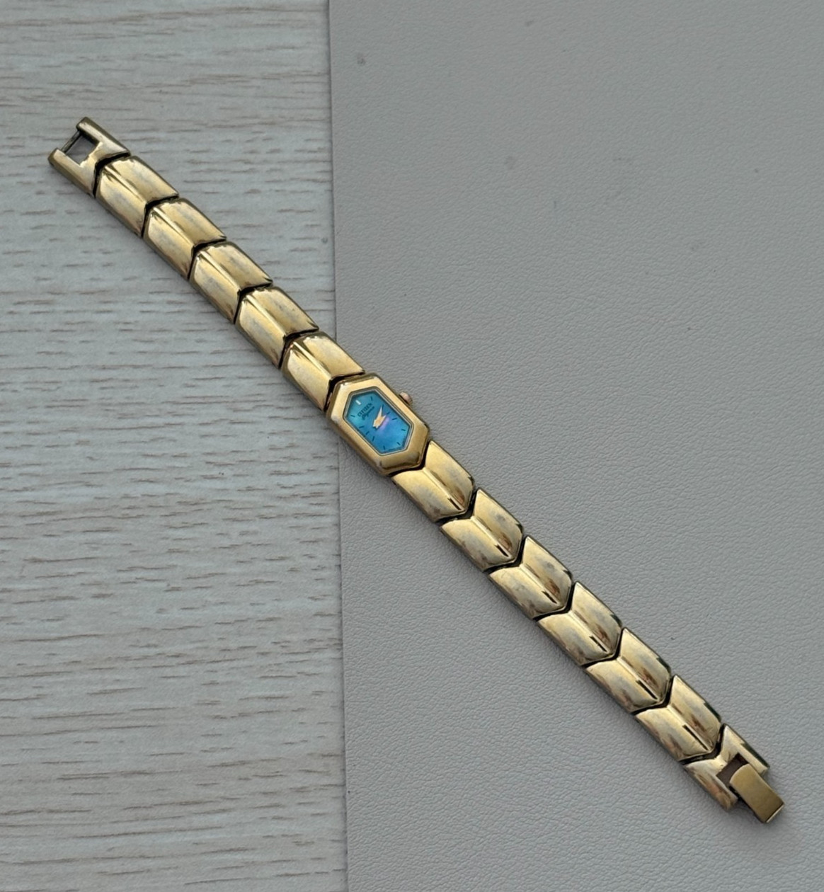 Vintage Citizen Elegance Ladies Quartz Watch Blue MOP Dial 13mm 2200-229681