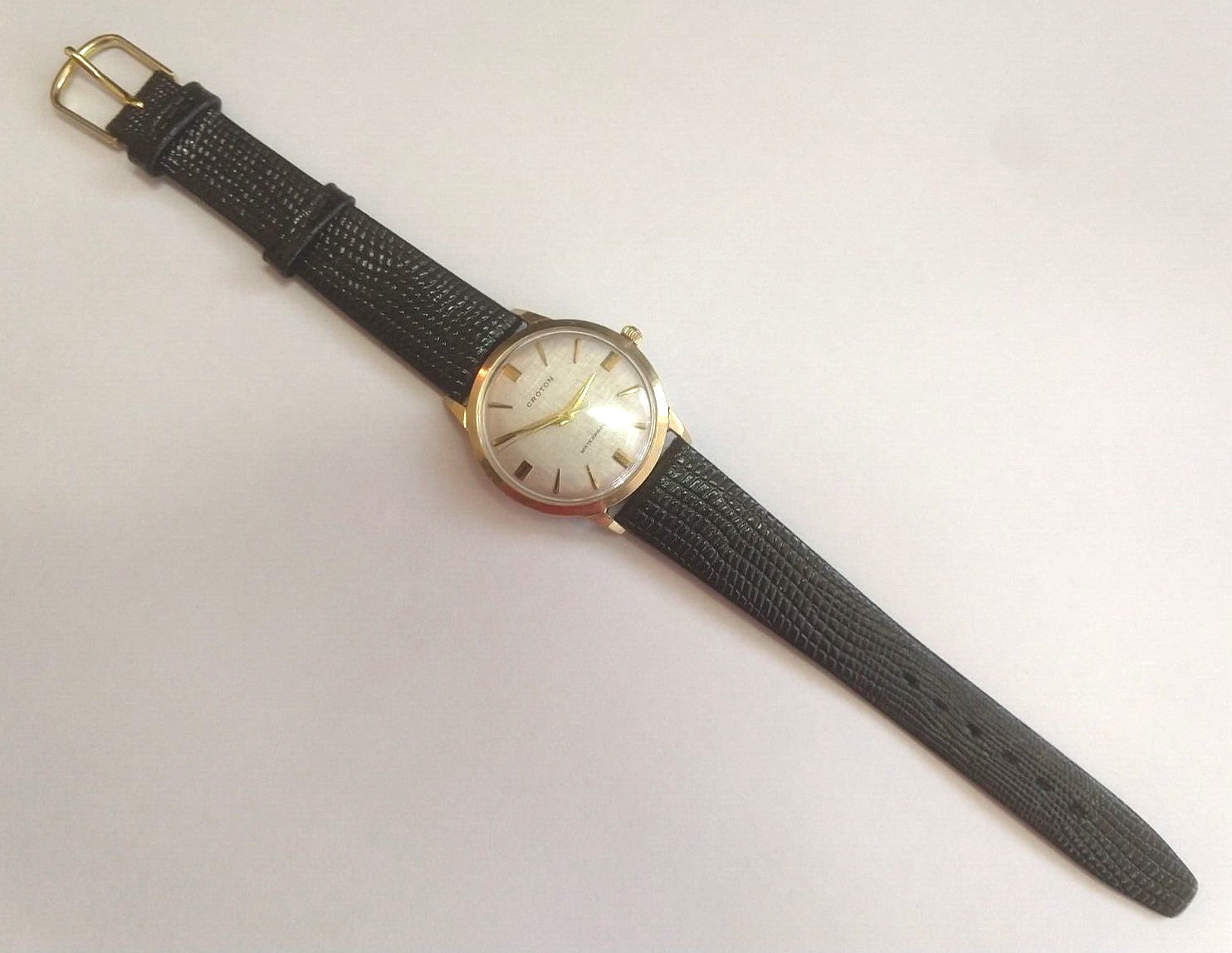 Vintage 33.15mm CROTON 17 Jewel Watch A3RN ST 1686 Movement Linen Dial RUNS WELL
