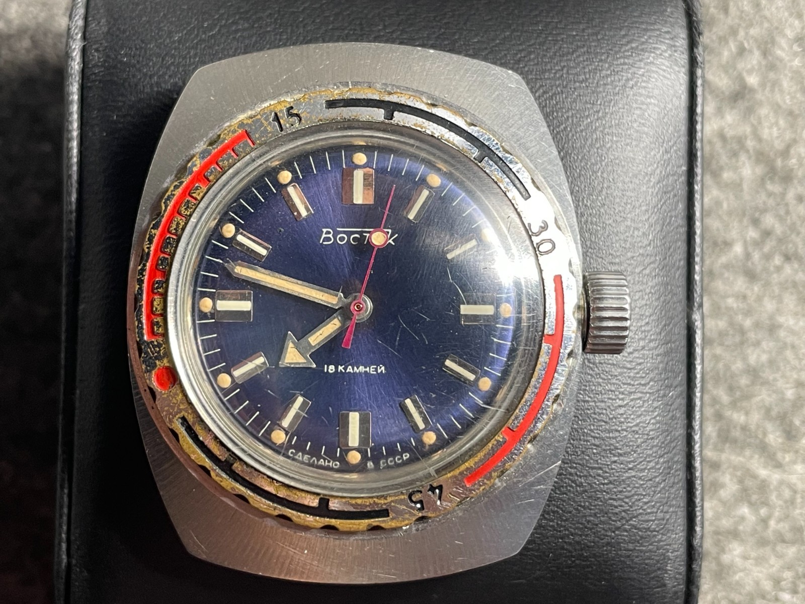 Vintage Soviet watch VOSTOK 2209. Barrel. KOMANDIRSKIE. Military. Made in USSR.