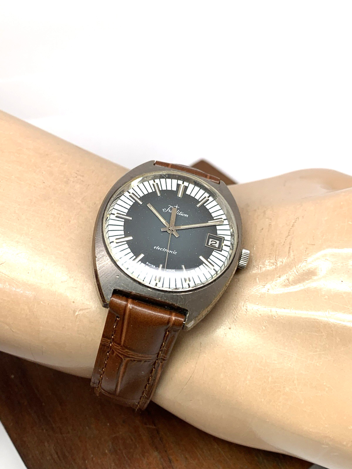 Sears Roebuck Co Tradition Electronic Men’s Watch Swiss Quartz Gray White Dial