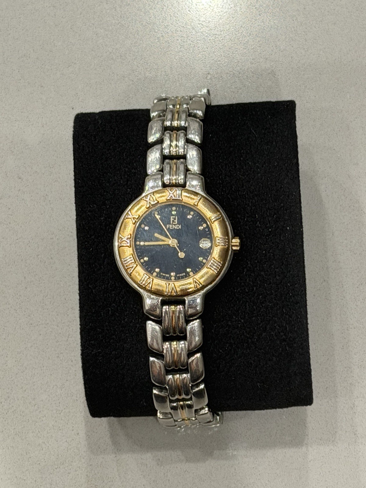 Vintage Fendi Orologi Women’s Black Silver Dial Date Wrist Watch 900L Swiss Made