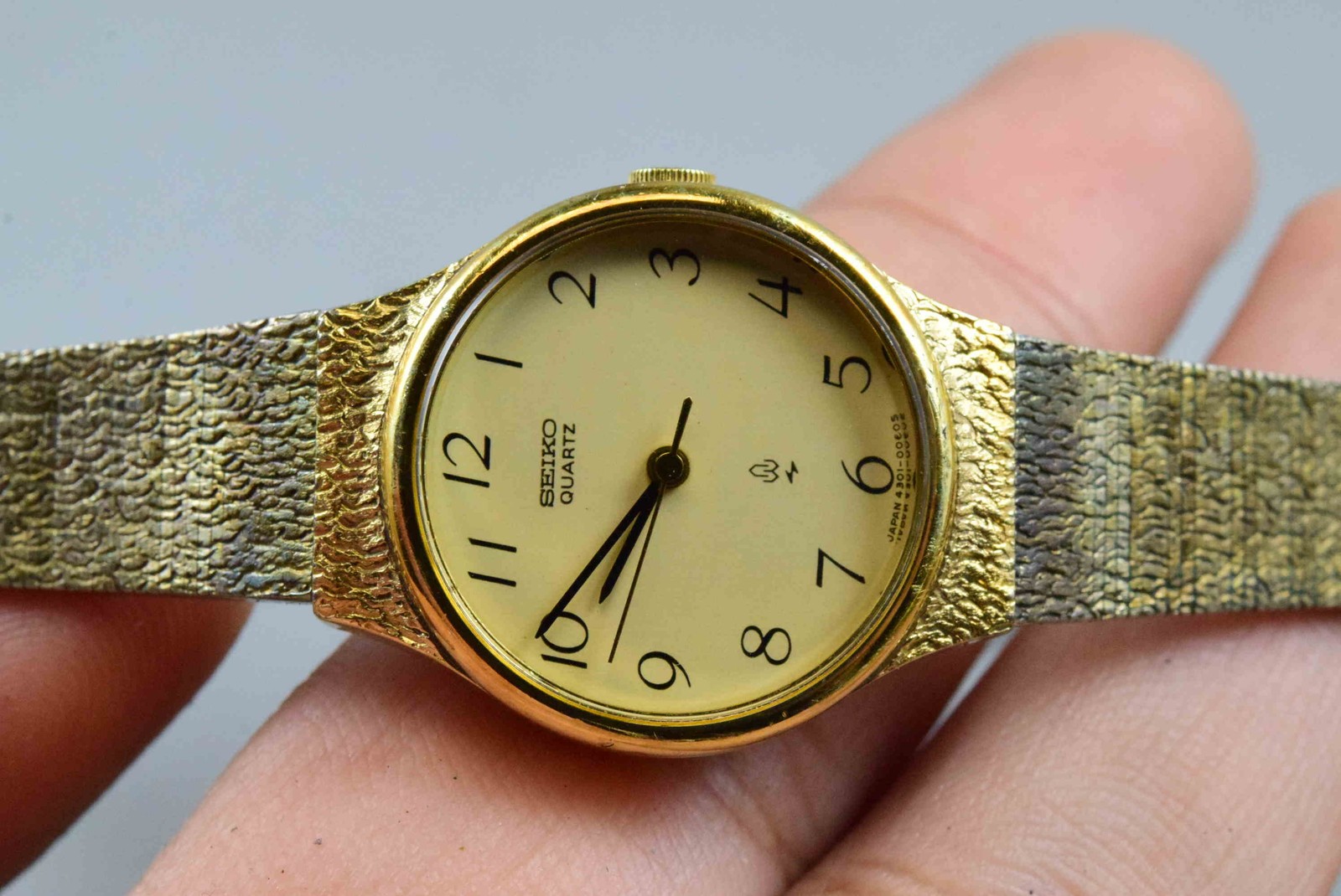 Vintage watch Seiko Gold Plate 4301-0010 Yellow Lady Quartz Round 23mm
