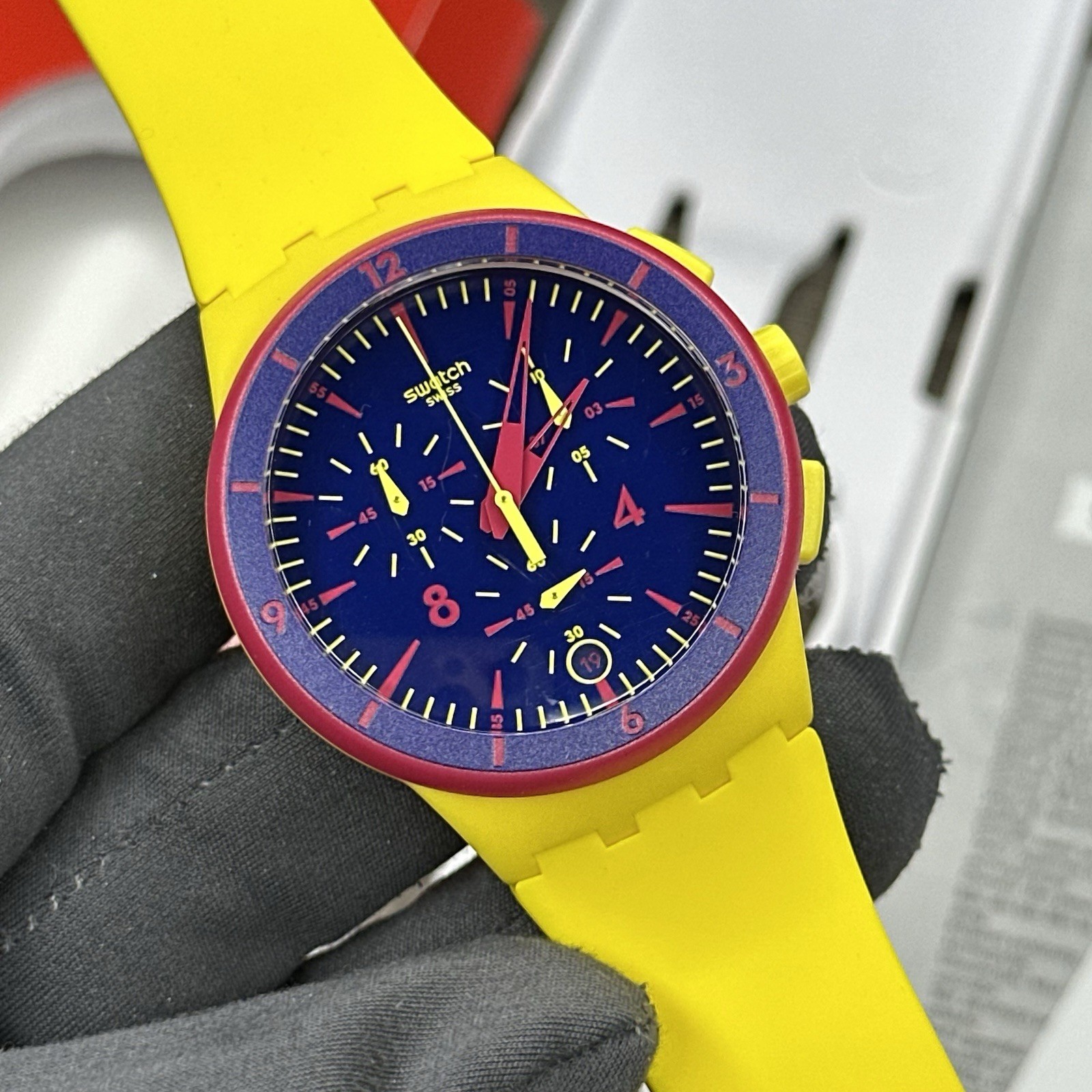 NEW✅ Swatch Chrono GLOW LOOM Yellow And Navy Date Sports Men’s Watch SUSJ400