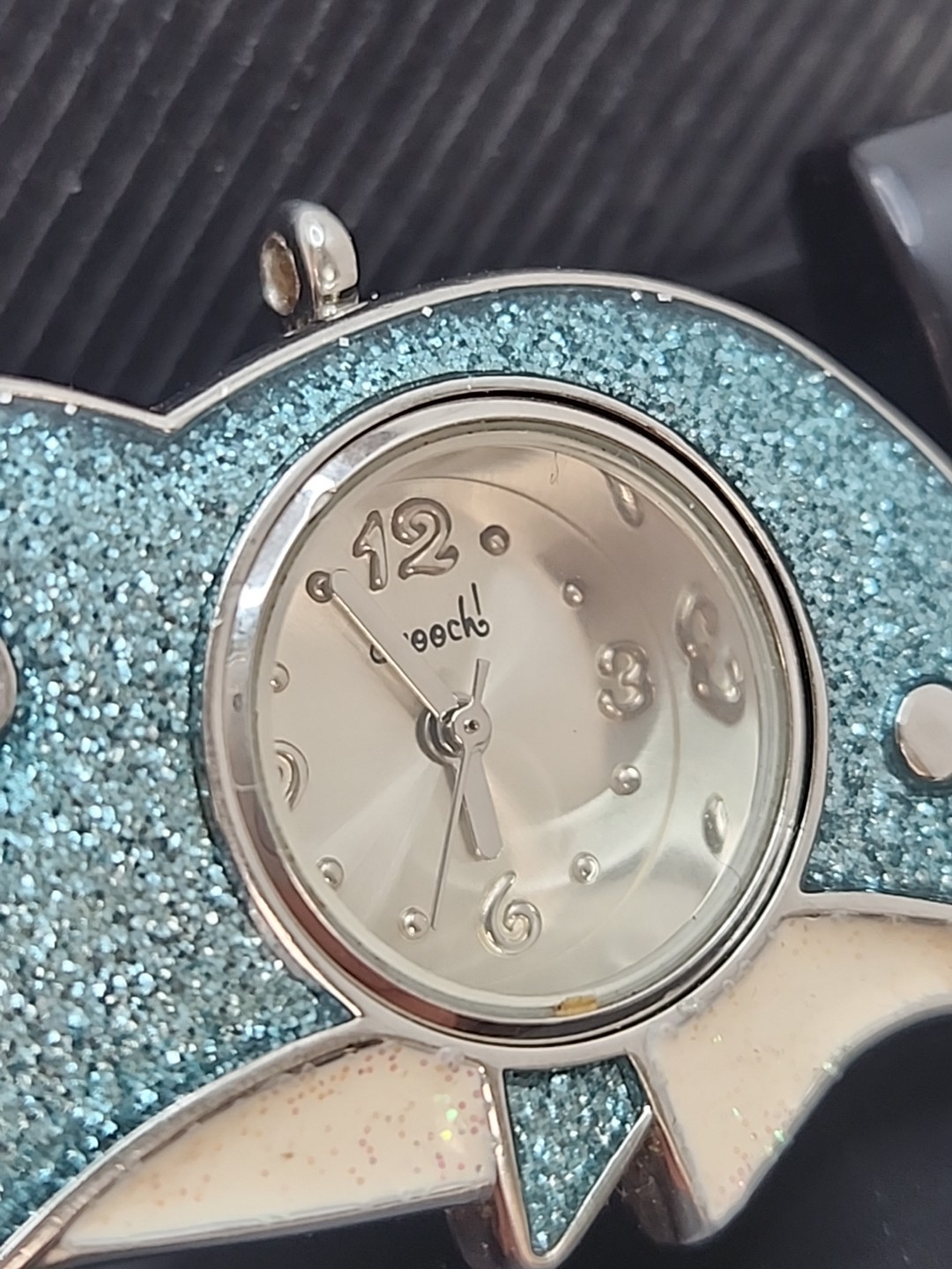 Smooch Dolphin Shape Glitter Blue Quartz Watch Silver Tone Pendant Charm S1