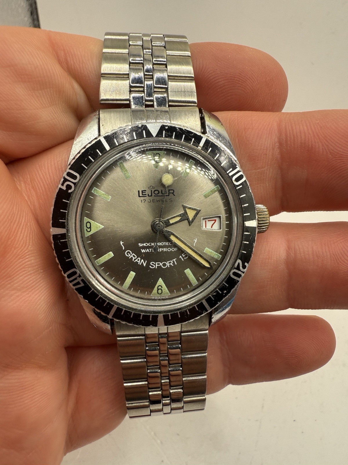 VINTAGE LeJour Gran Sport 150m 17J Hand Wind France Made Diver Watch