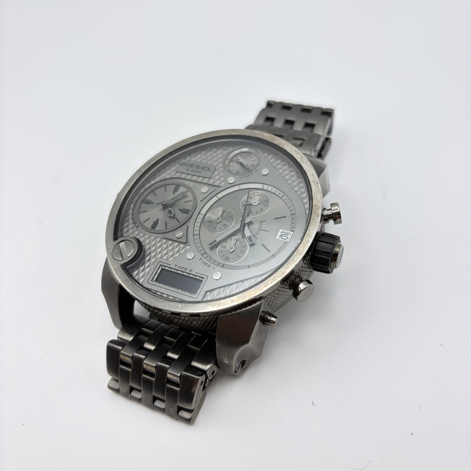 Diesel Mr. Daddy Chronograph Men’s Grey Dial Quartz 3 Bar Watch DZ7247