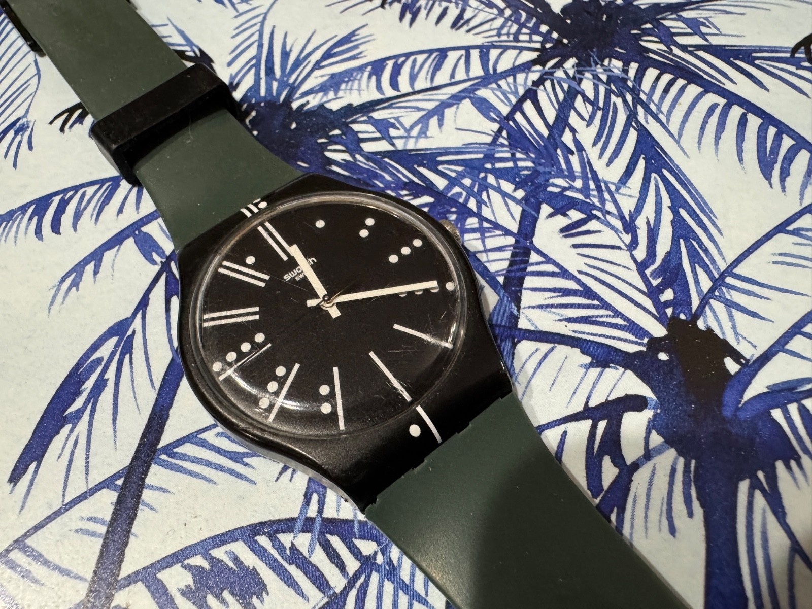Swatch Watch Dark Green IR04 Numberless Swiss Made