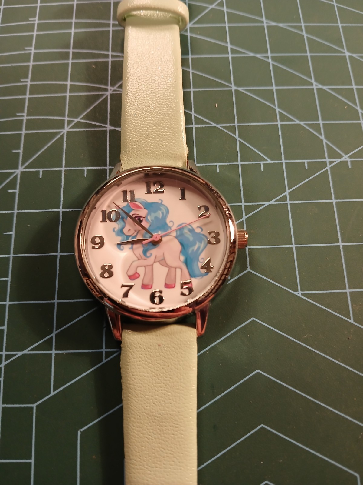 LITTLE PONY Childs Wristwatch – Green Leatherette strap – New unworn