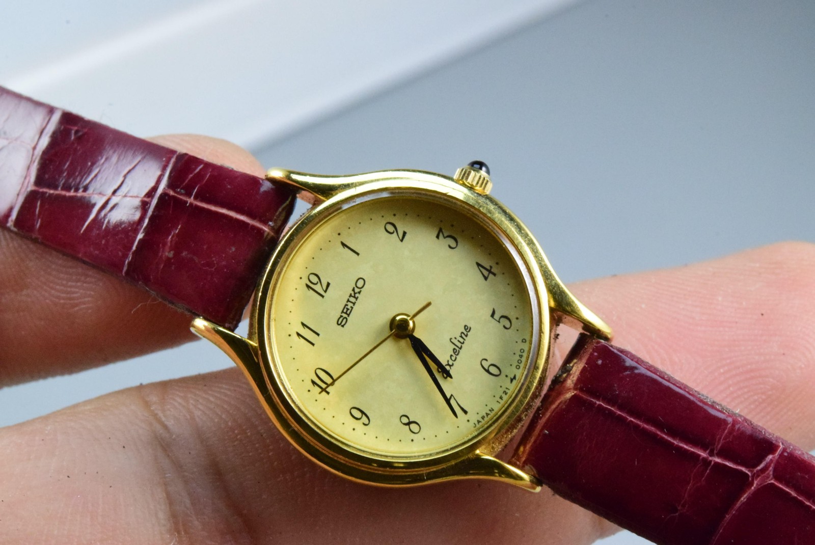 Vintage watch Seiko Gold Plate 30 Micron 1F21-0030 Lady Quartz Round 22mm