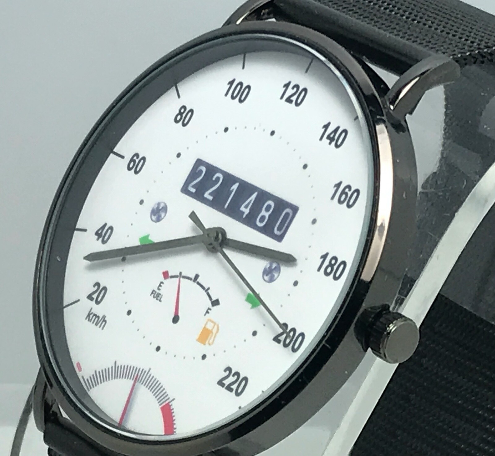 Speedometer Slim Watch 40mm Case 8.75mm thin & 20mm mesh band 3atm WR Sport