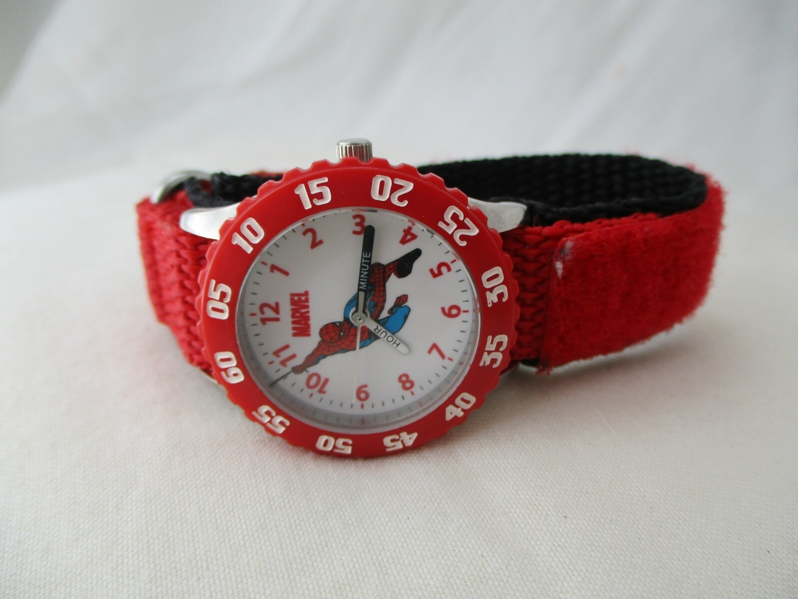 Marvel Watch Round White Face Red Hook & Loop Band Silver Toned WORKING!
