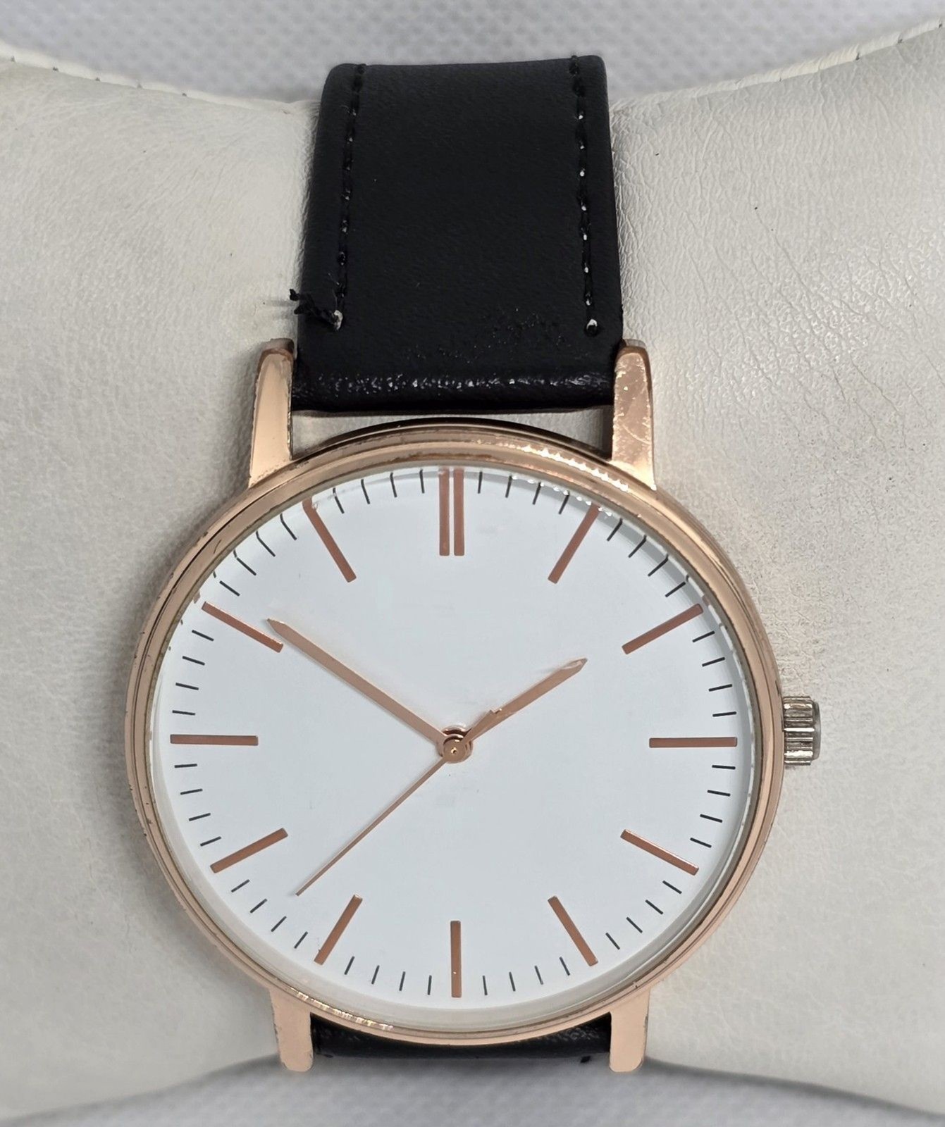Men’s Minimalistic Round White Dial Rose Gold Tone Black Leather Strap Watch 08