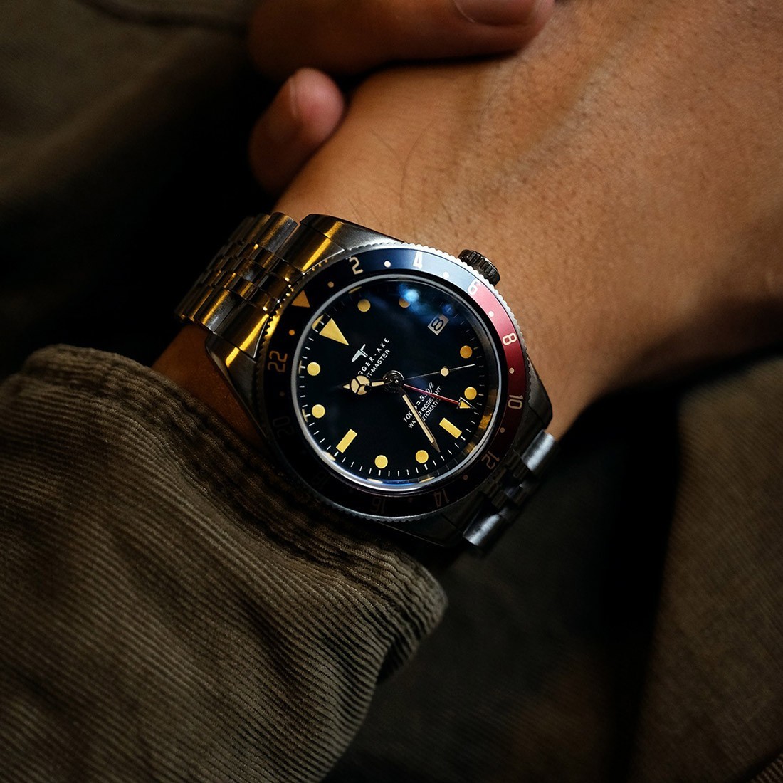 Dagger Axe Voyager Automatic GMT Steel Black Date Red Blue Men’s Watch
