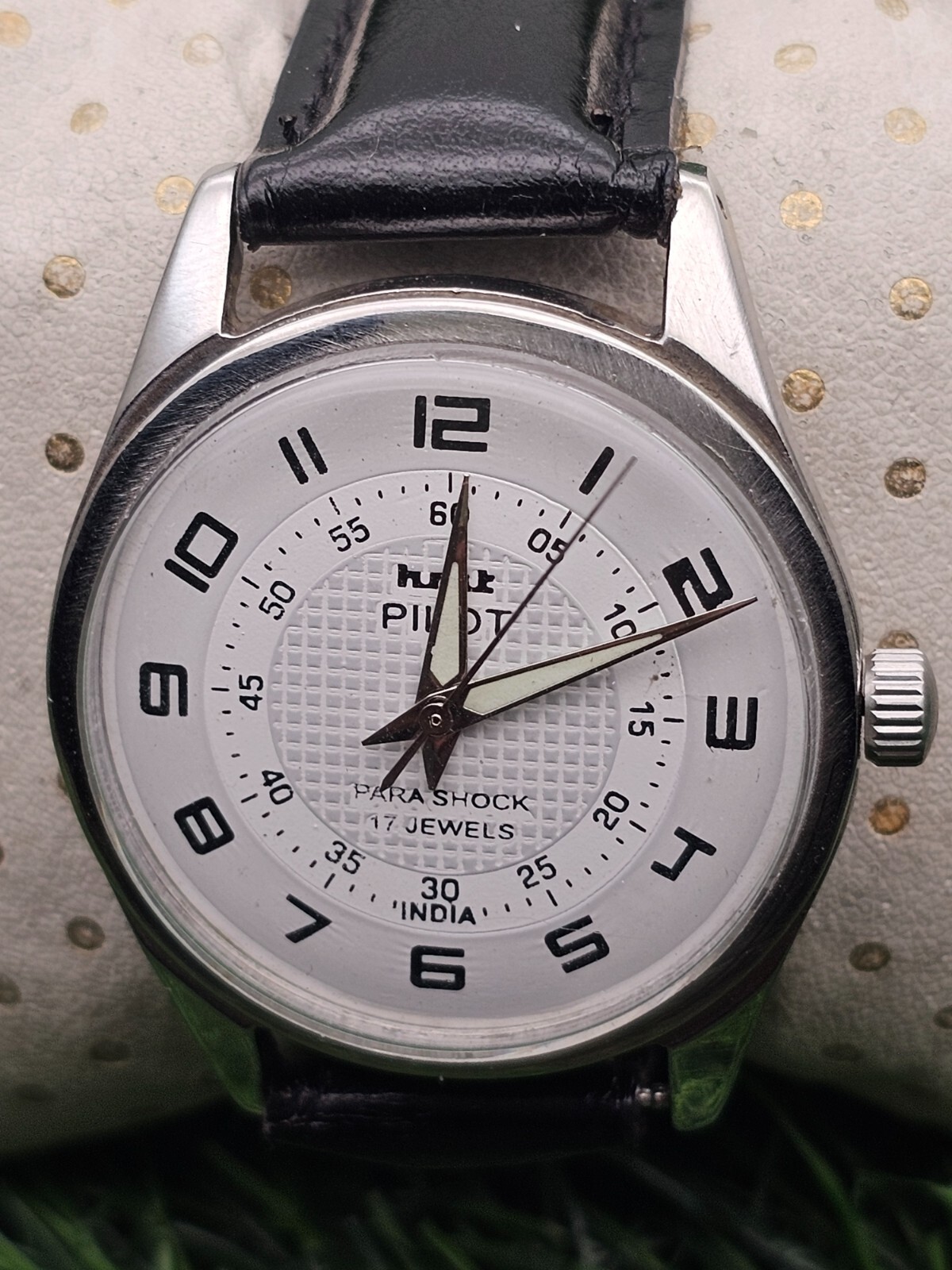 Beautiful Mens HMT Pilot Parashock Mechanical Wind 17J Watch White Dial