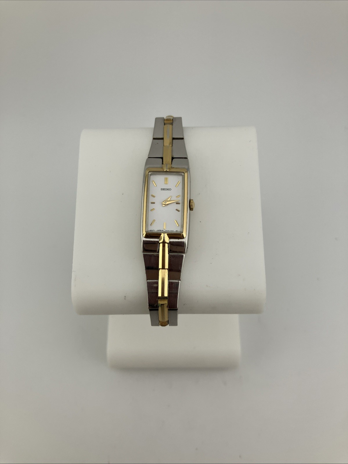 Vtg Seiko Ladies 13mm Watch Two-Tone Slim Tank White Dial 5.75″ 2E20-7479 – RUNS