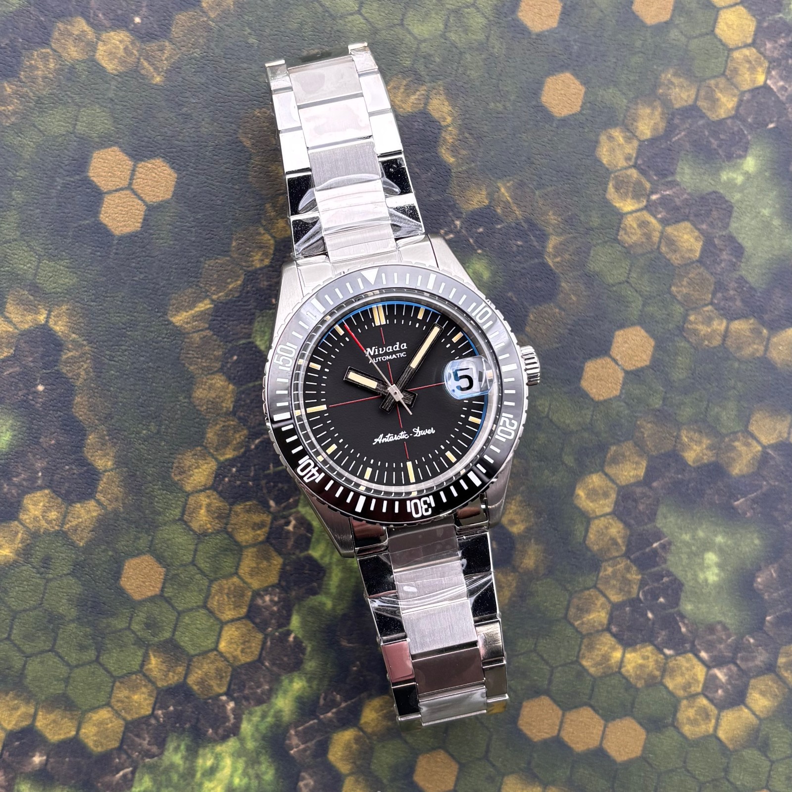 2026 Nivada Grenchen Antarctic Diver 38mm 32038A20 – Black Dial