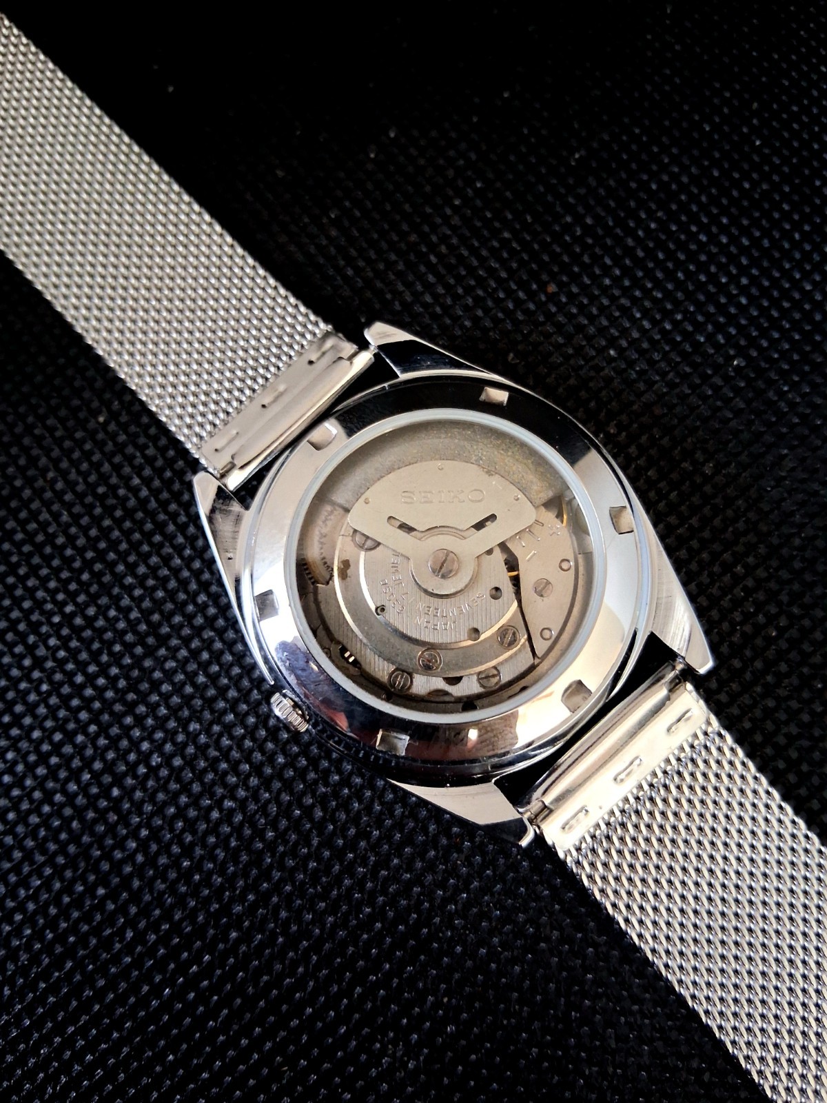 Vintage Seíko Automatic Geo Dial Date Men’s Watch Exhibition Case Back -L