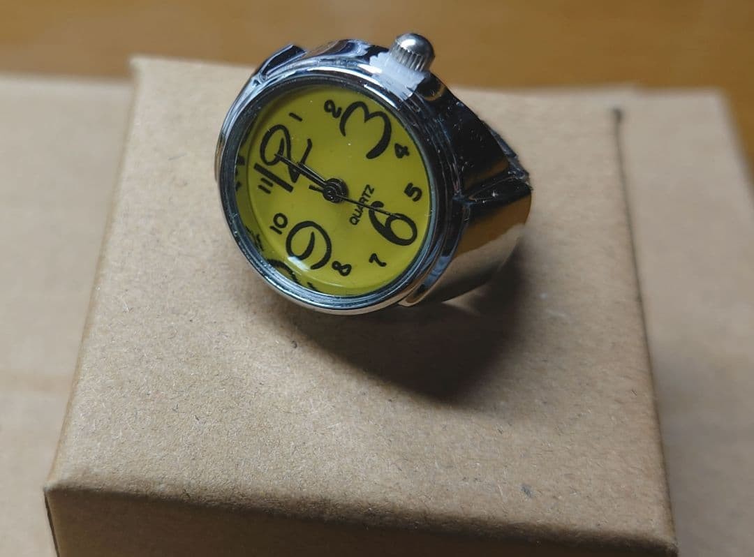 Yellow Dial Ring Watch Quartz Analog Gold Tone Adjustable Finger Watch Working