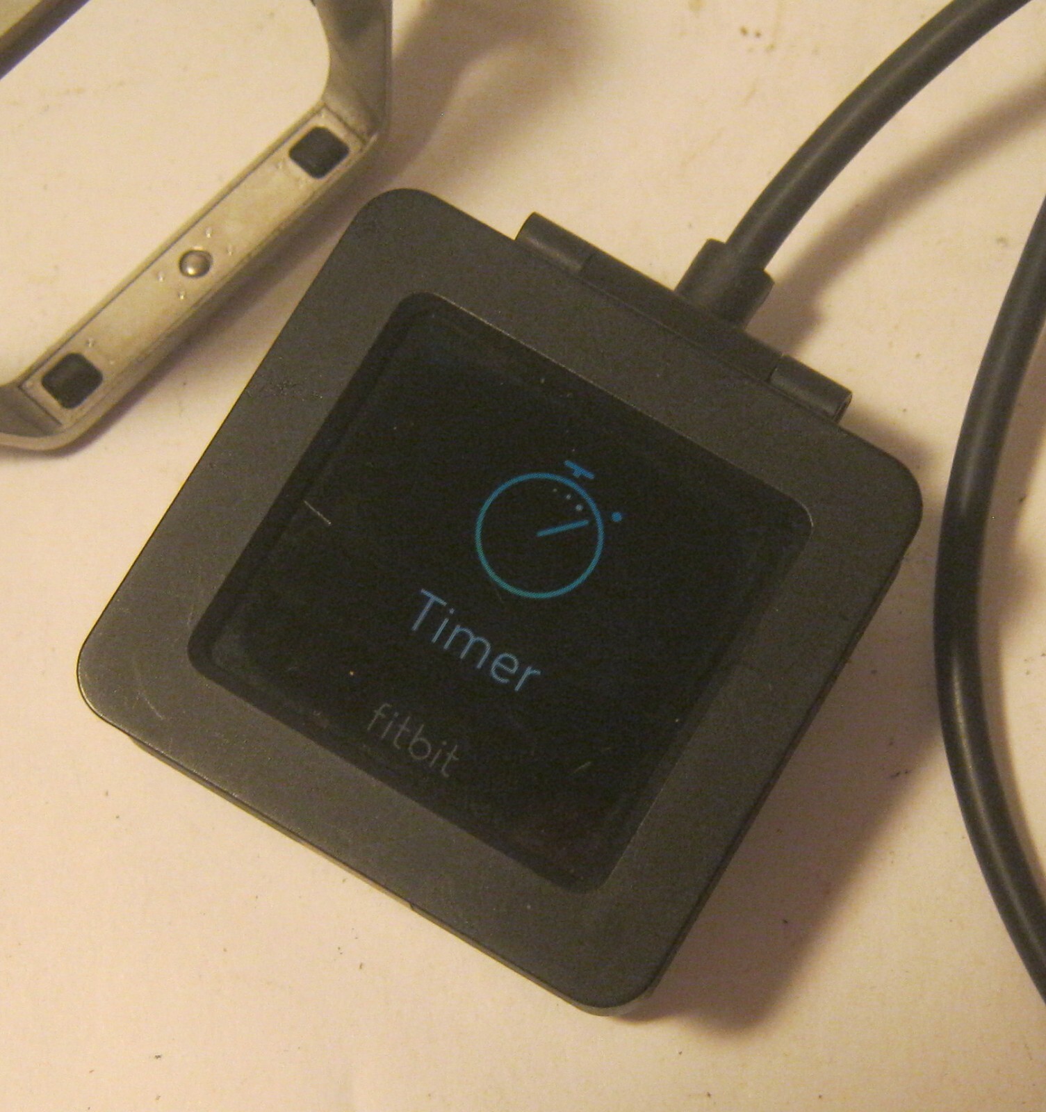 Blue Tooth CLASSIC Smart Watch with Black Rubber Band & Charger WORKS!! NR!!