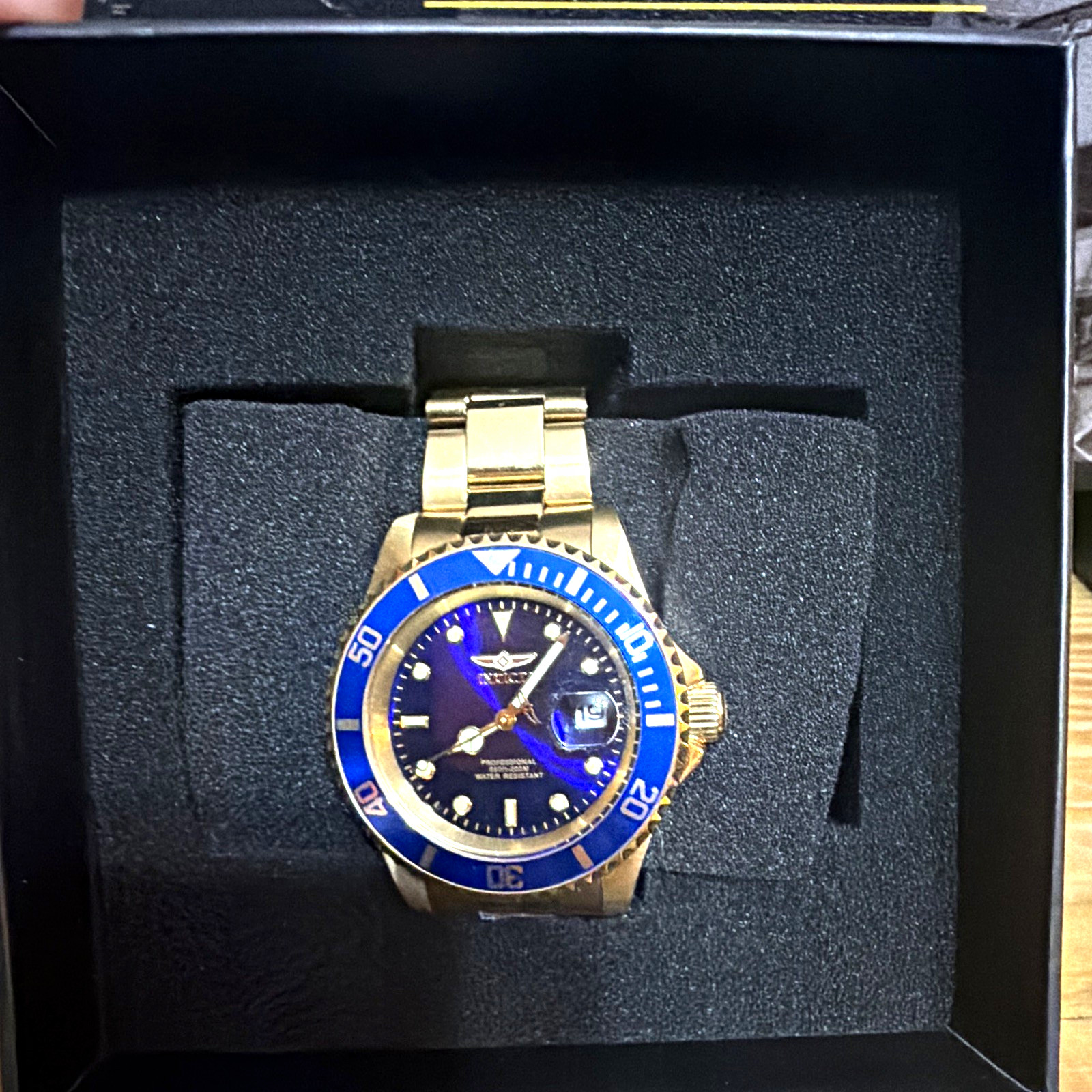 Invicta Pro Diver Men’s Quartz Blue Dial Date Gold Steel Bracelet 200m