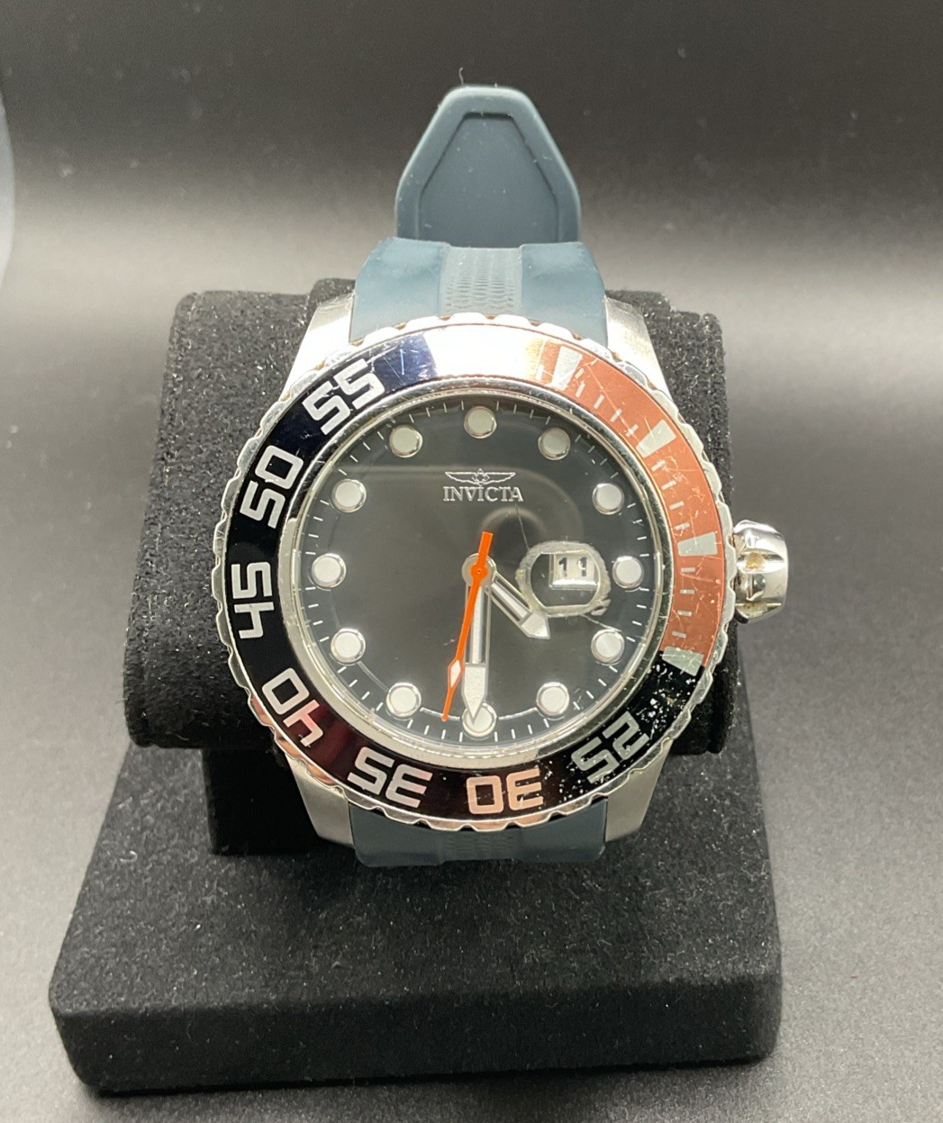 Invicta Men’s Pro Diver Quartz Watch Black Orange Bezel Grey SiliconeStrap -RUNS