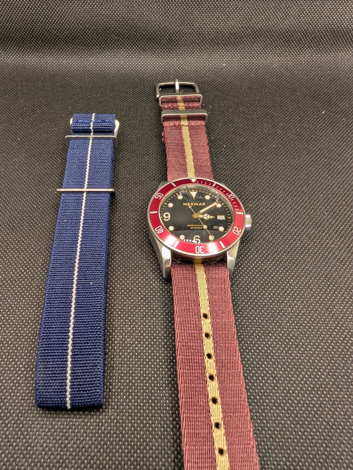 Neymar 300M Diver – Black Dial – Red Bezel – Stainless steel automatic