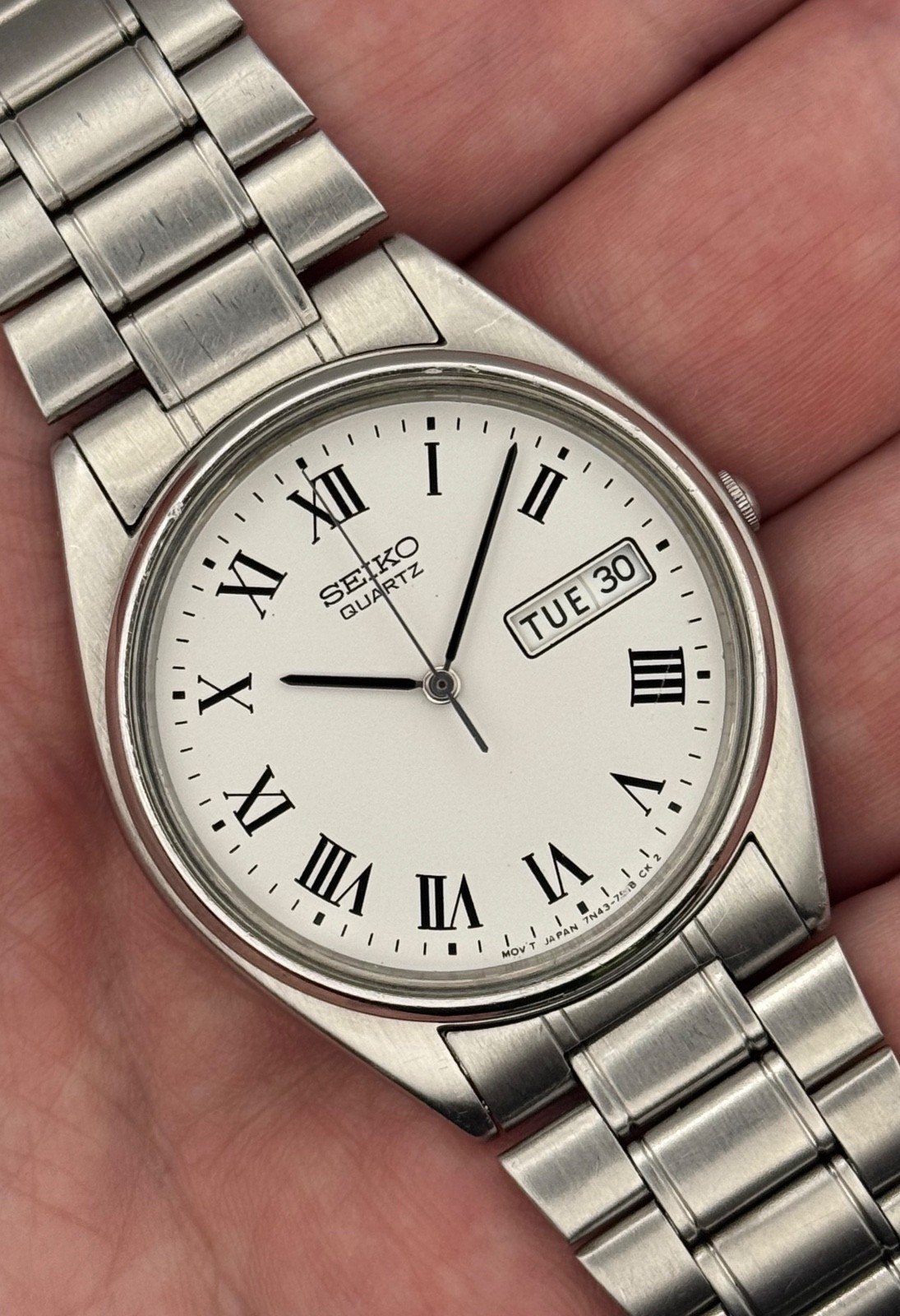 1992 Vintage Seiko Men’s Roman Day/Date Watch w/Original Bracelet – 7N43 Quartz