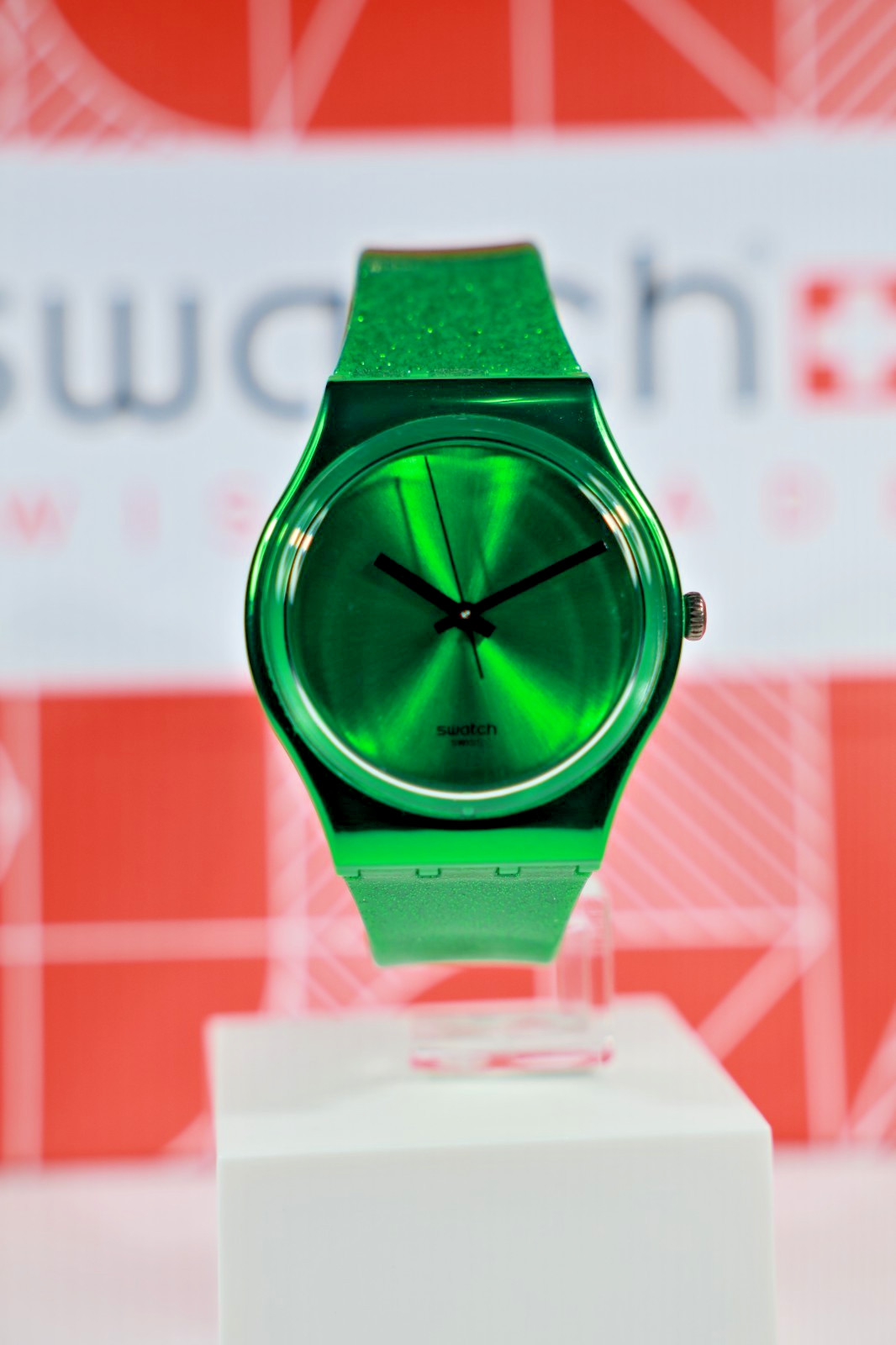 New Limited Swiss Made Swatch DEEP SHINE GLITTER GREEN GG213 Silicon 34MM NEW