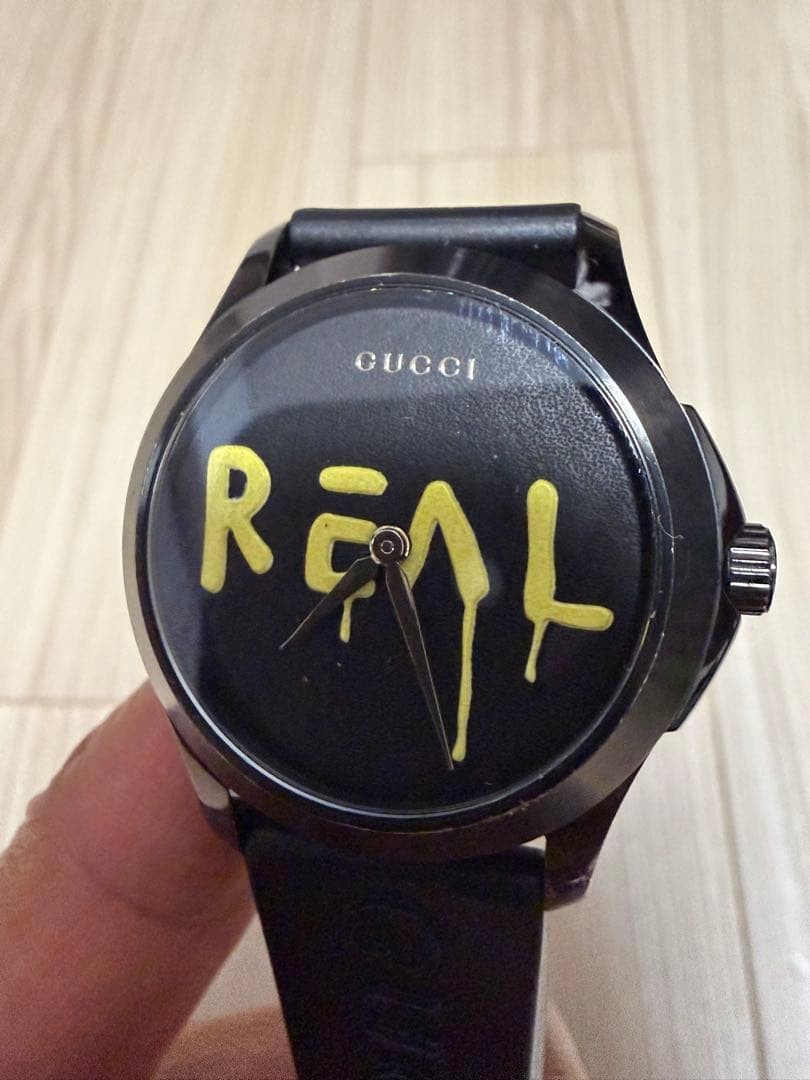 Gucci Real Collection 126.4 Quartz Black Watch with Yellow Logo From Japan