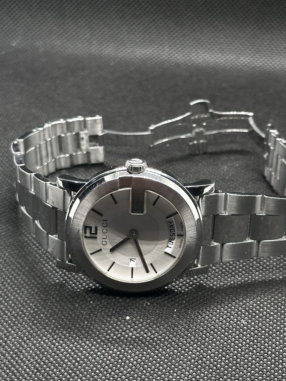 Gucci G-Chrono 101M Day & Date in Silver, White Face & Stainless Steel Band
