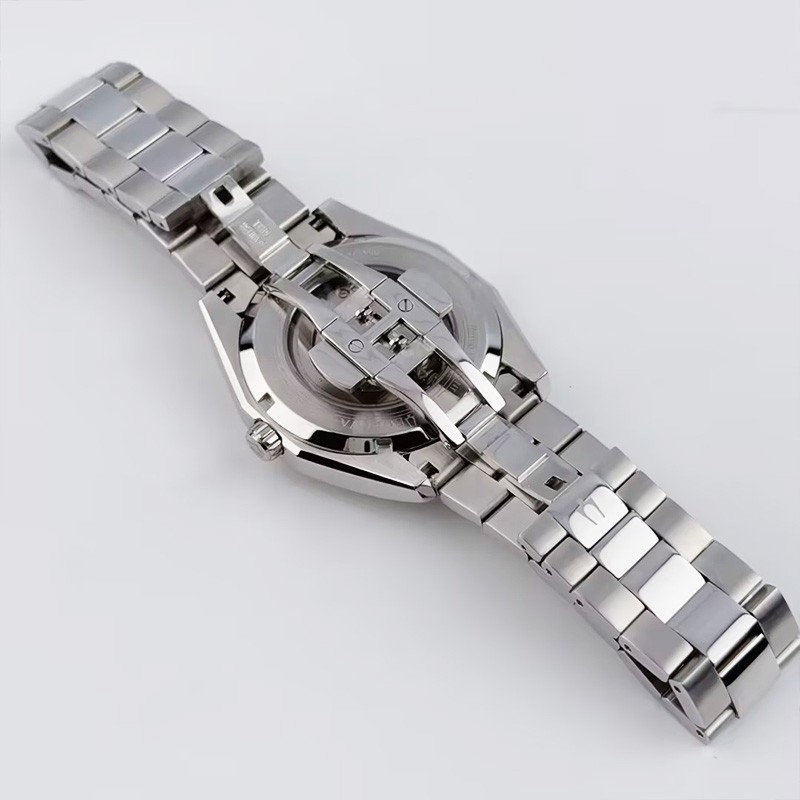 Bulova Classic Surveyor 96A274 Automatic Men’s Watch Silver Tone Dial 42mm