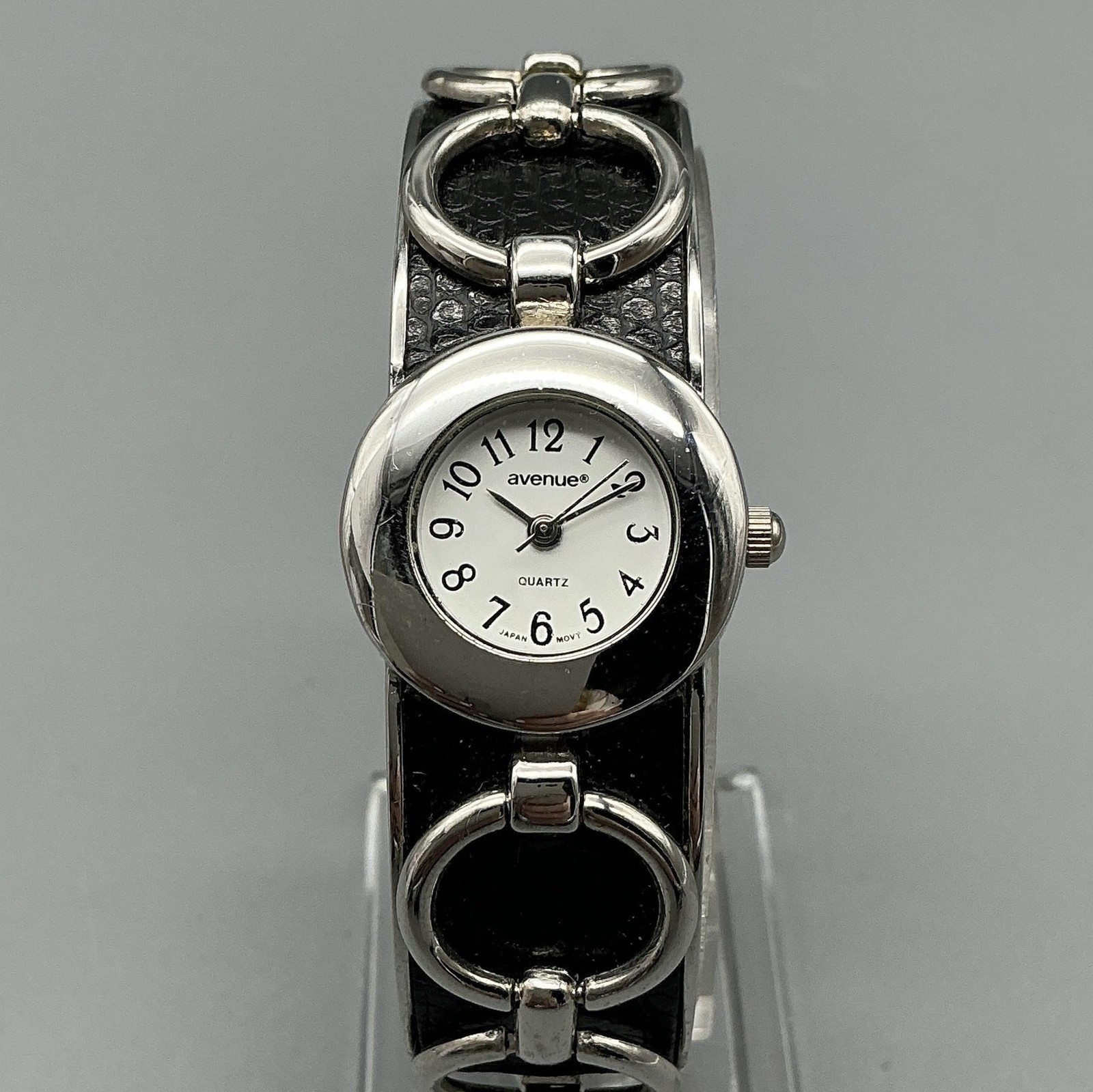 Avenue Womens Watch 23mm White Dial Silver Tone Black hinged Cuff New Battery 7″