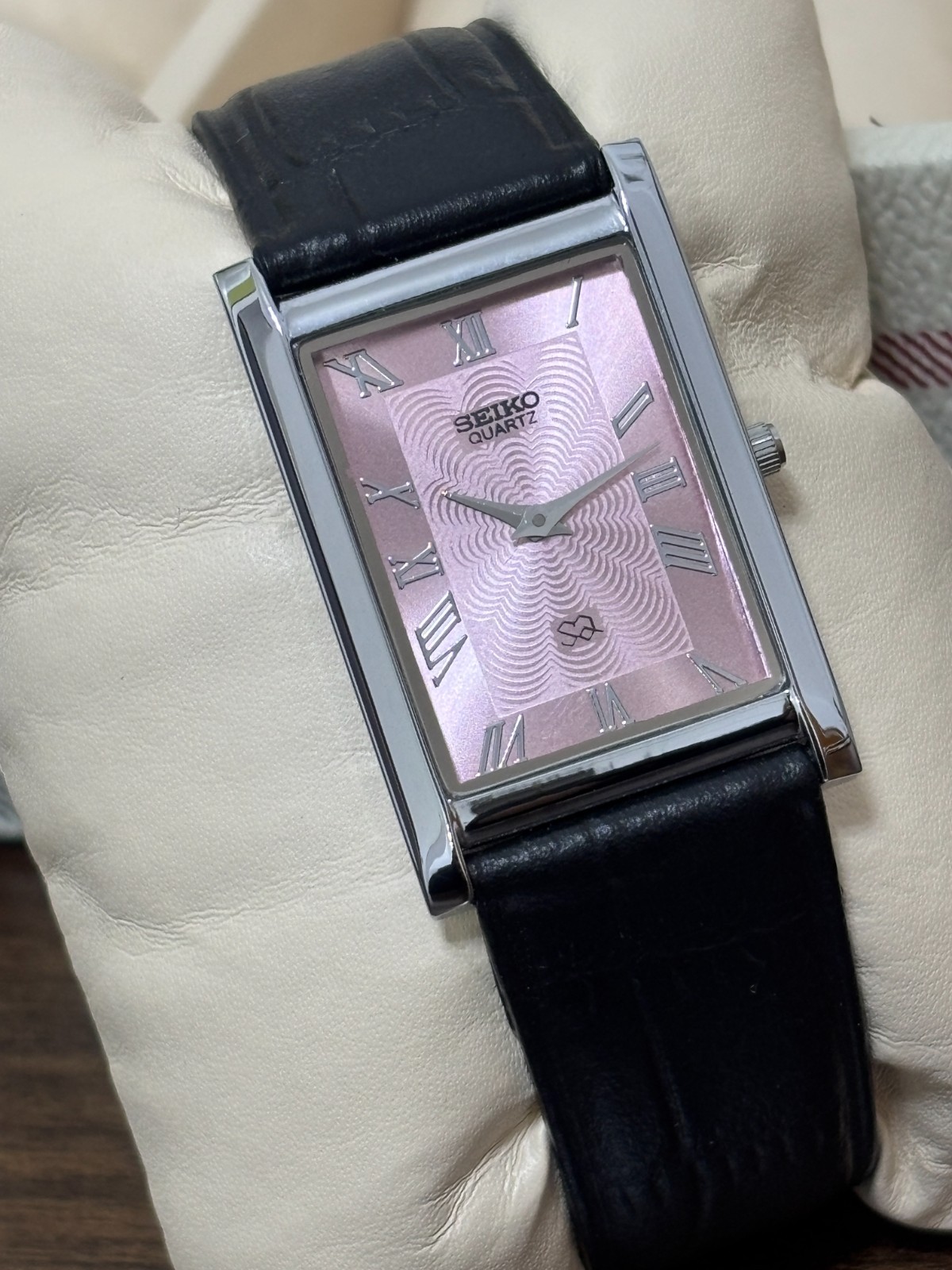 Vintage Classic Seiko Slim Men’s Leather Strap Wrist watch