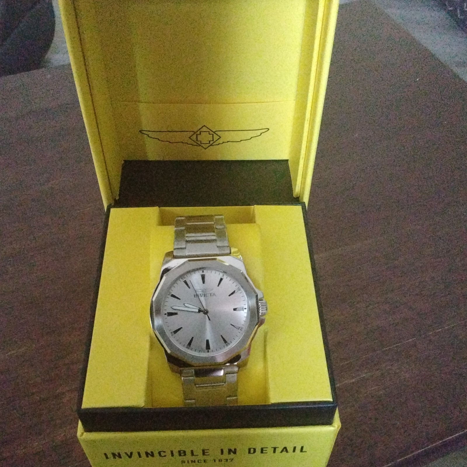 Invicta Men’s Analog Watch Silver Sunburst Dial Stick Index Metal Bracelet Box