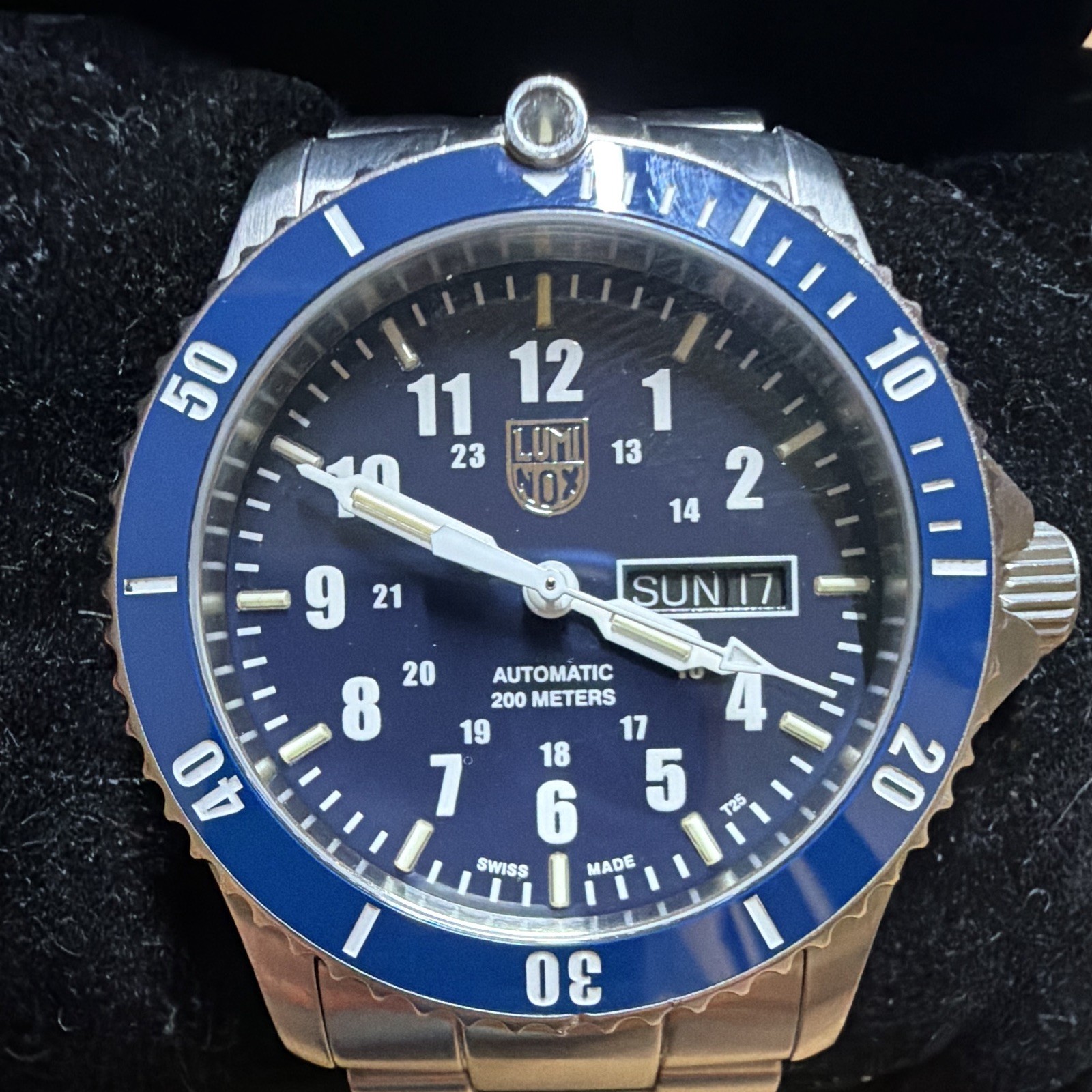 Luminox 0200 Series Automatic Men’s Diver Wristwatch 200m 39mm Blue Day/Date