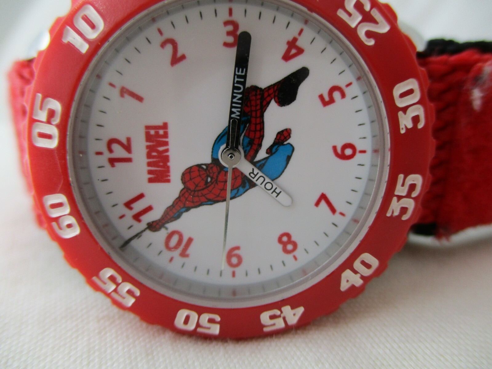Marvel Watch Round White Face Red Hook & Loop Band Silver Toned WORKING!