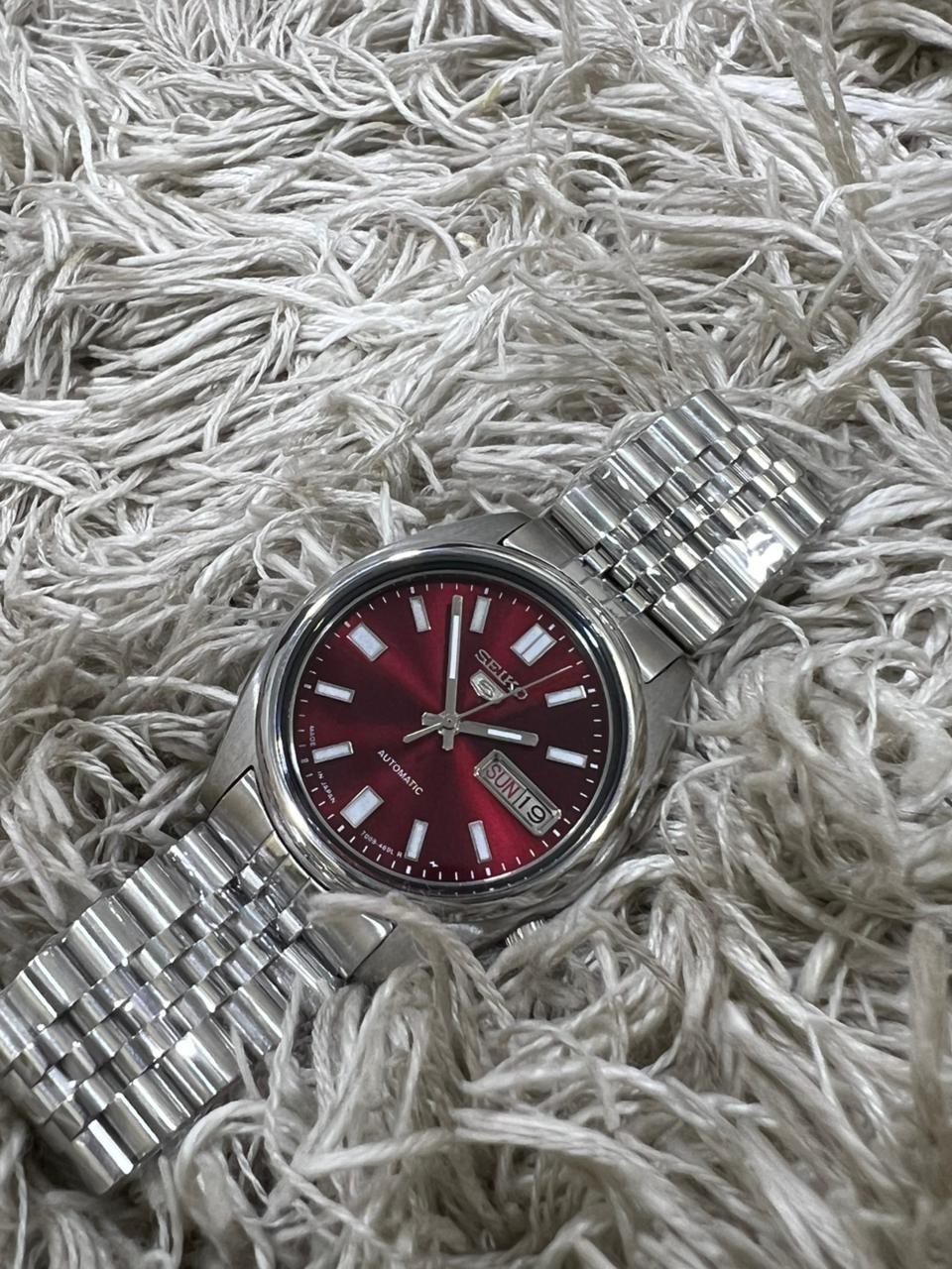 Seiko 5 Automatic Cherry Red Dial Mens Watch Japan Made 7009