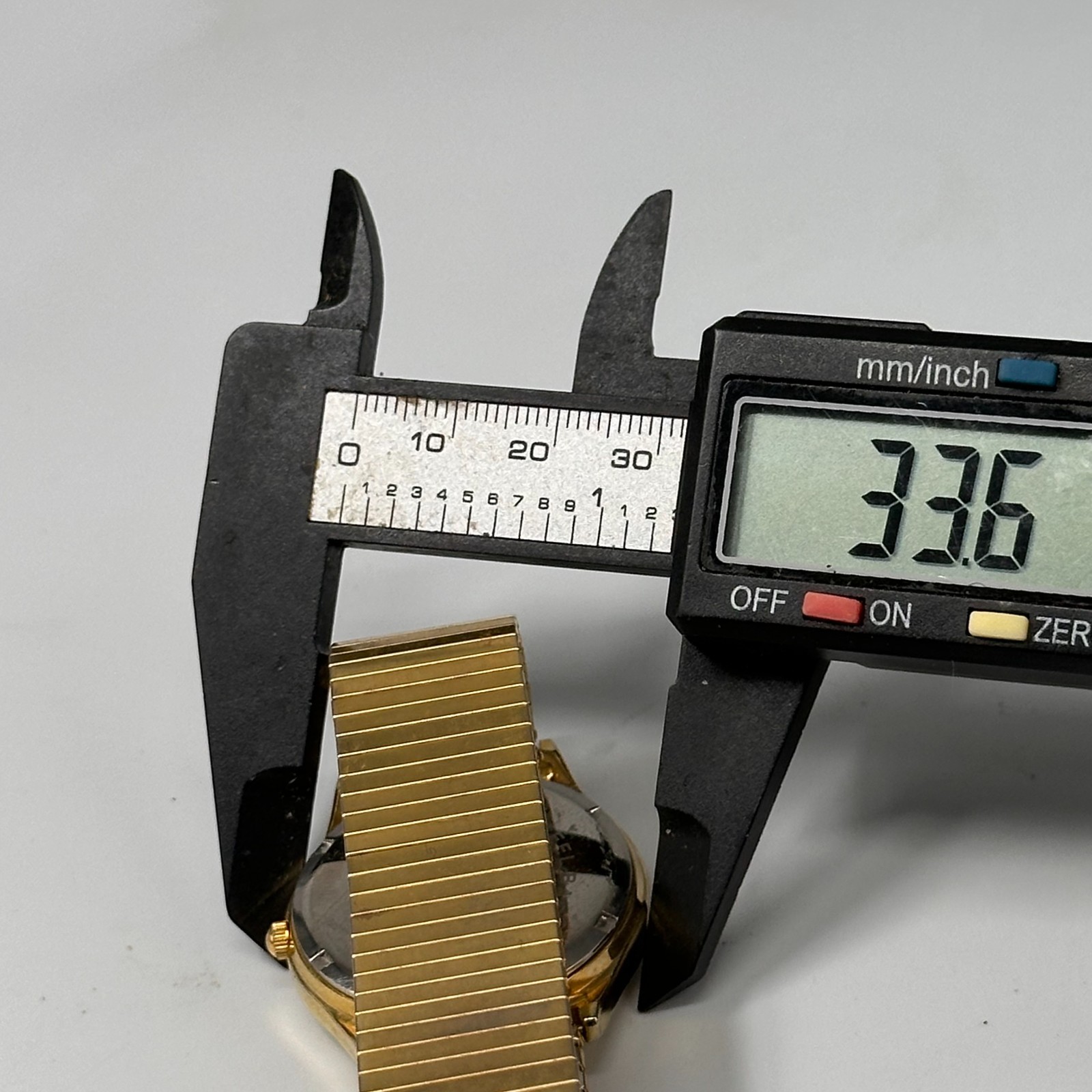 Ottimo Watch Men Gold Tone Date Window Stretch Expansion Band New Battery 7.25″