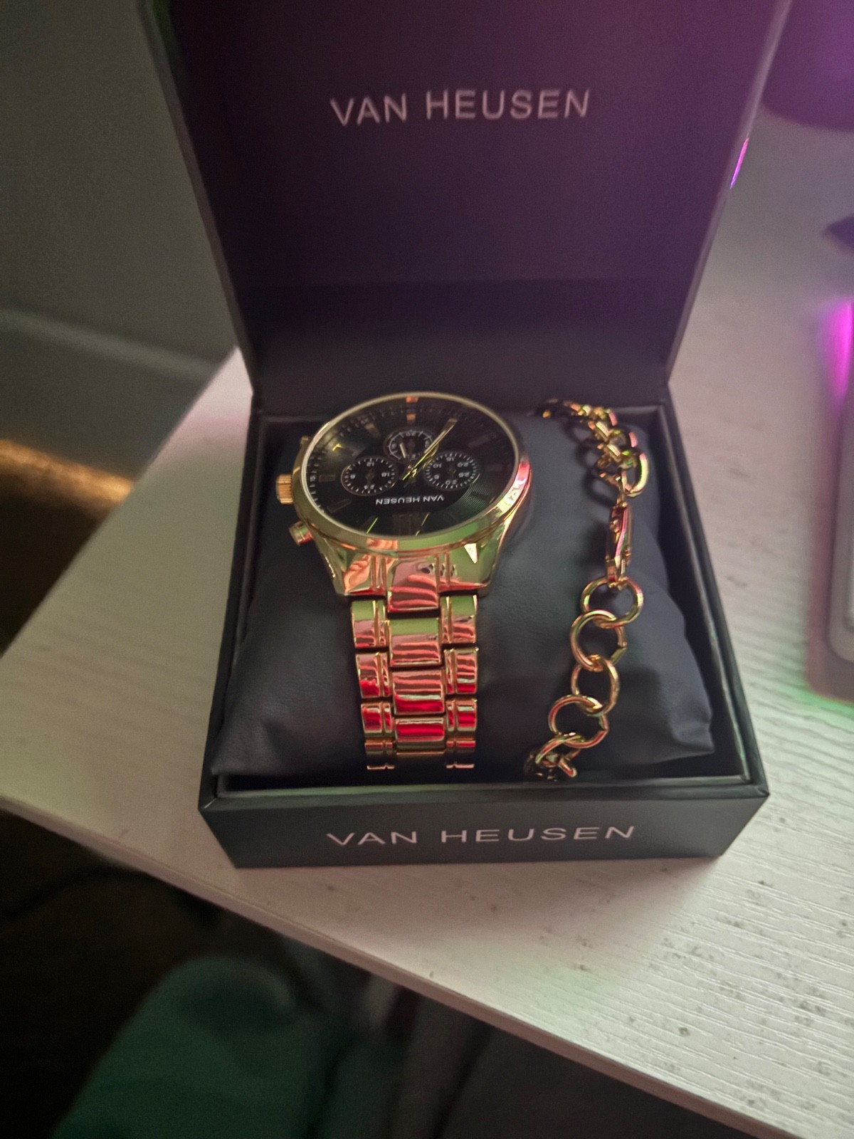 Van Heusen Mens Watch with Wrist chain Golden adjustable single screw new