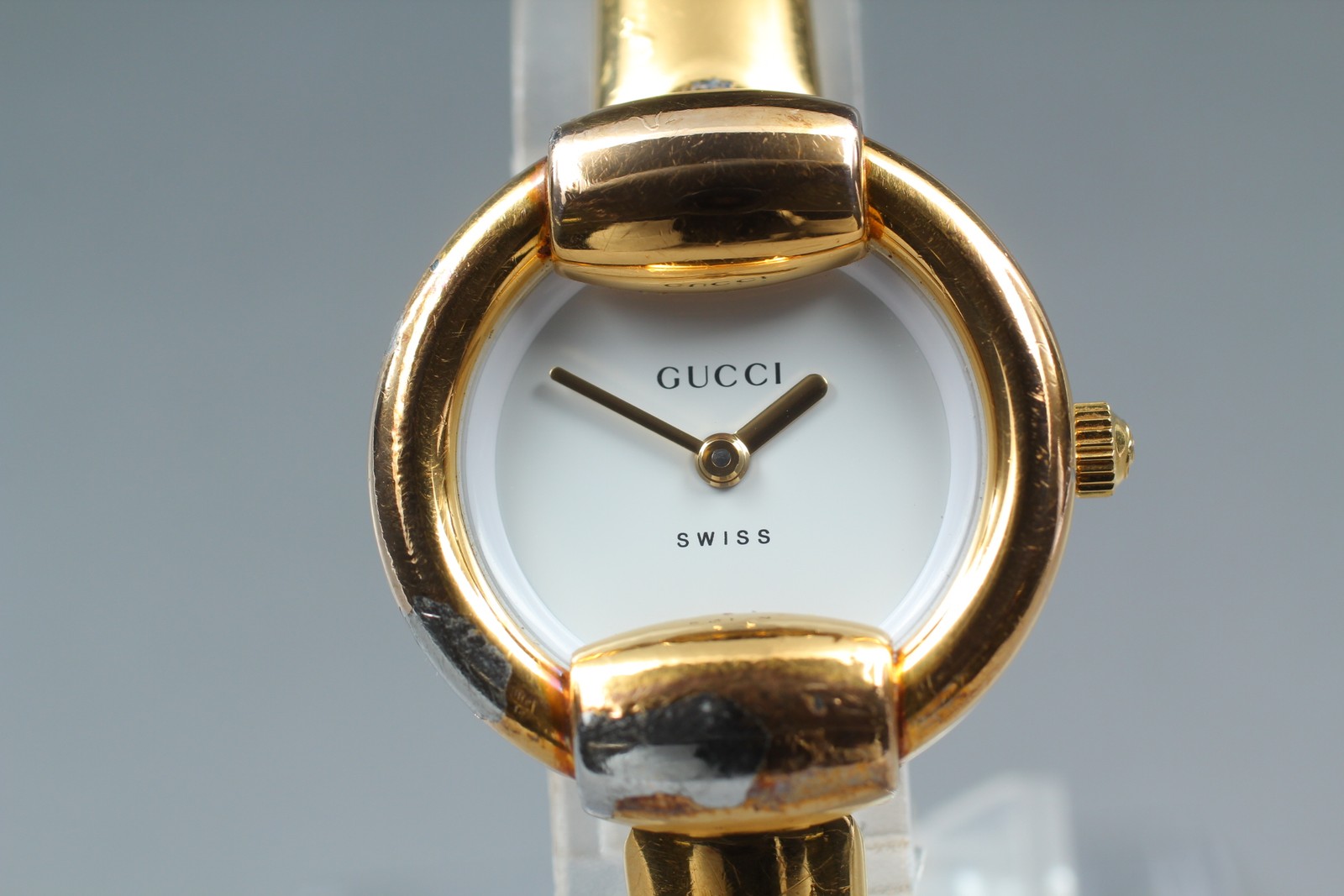 Gucci 1400L White Dial Gold Bangle Quartz 25mm Ladies Watch From JAPAN