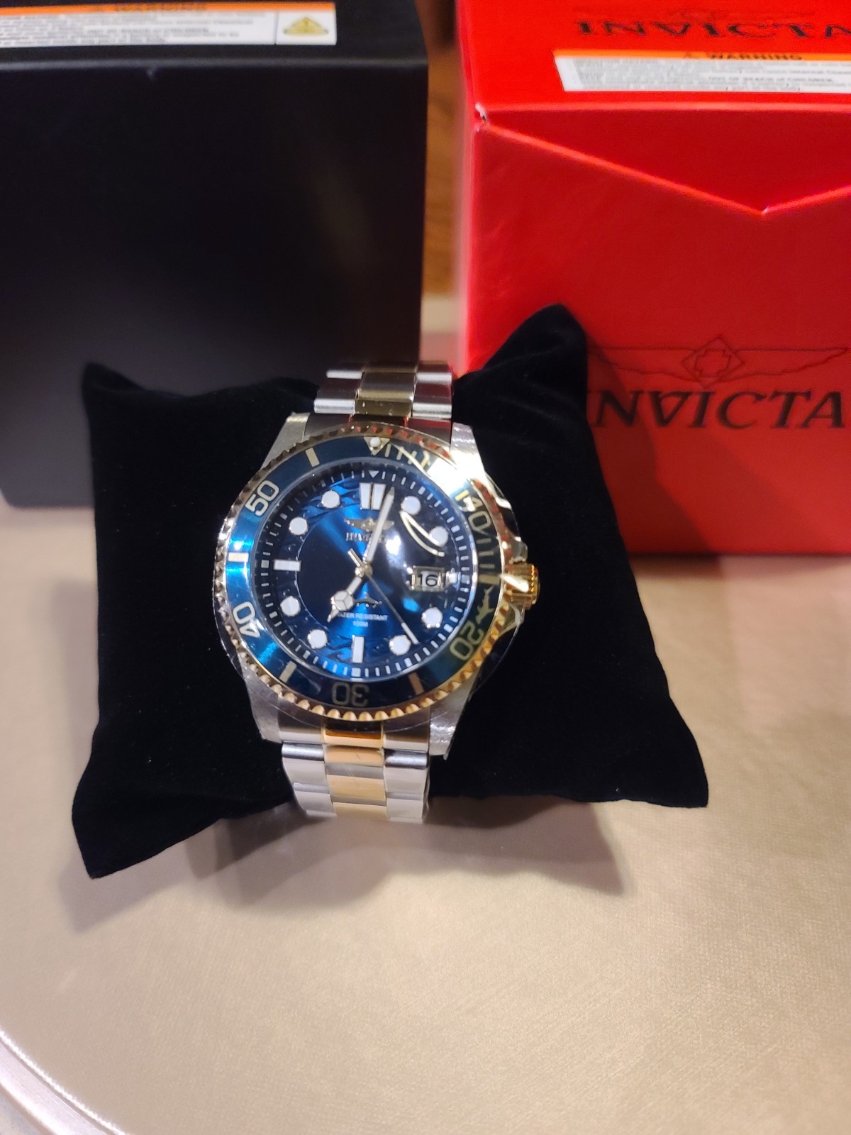 Invicta Men’s Pro Diver Quartz Watch, Blue Bezel, unidirectional, Blue Dial, Two