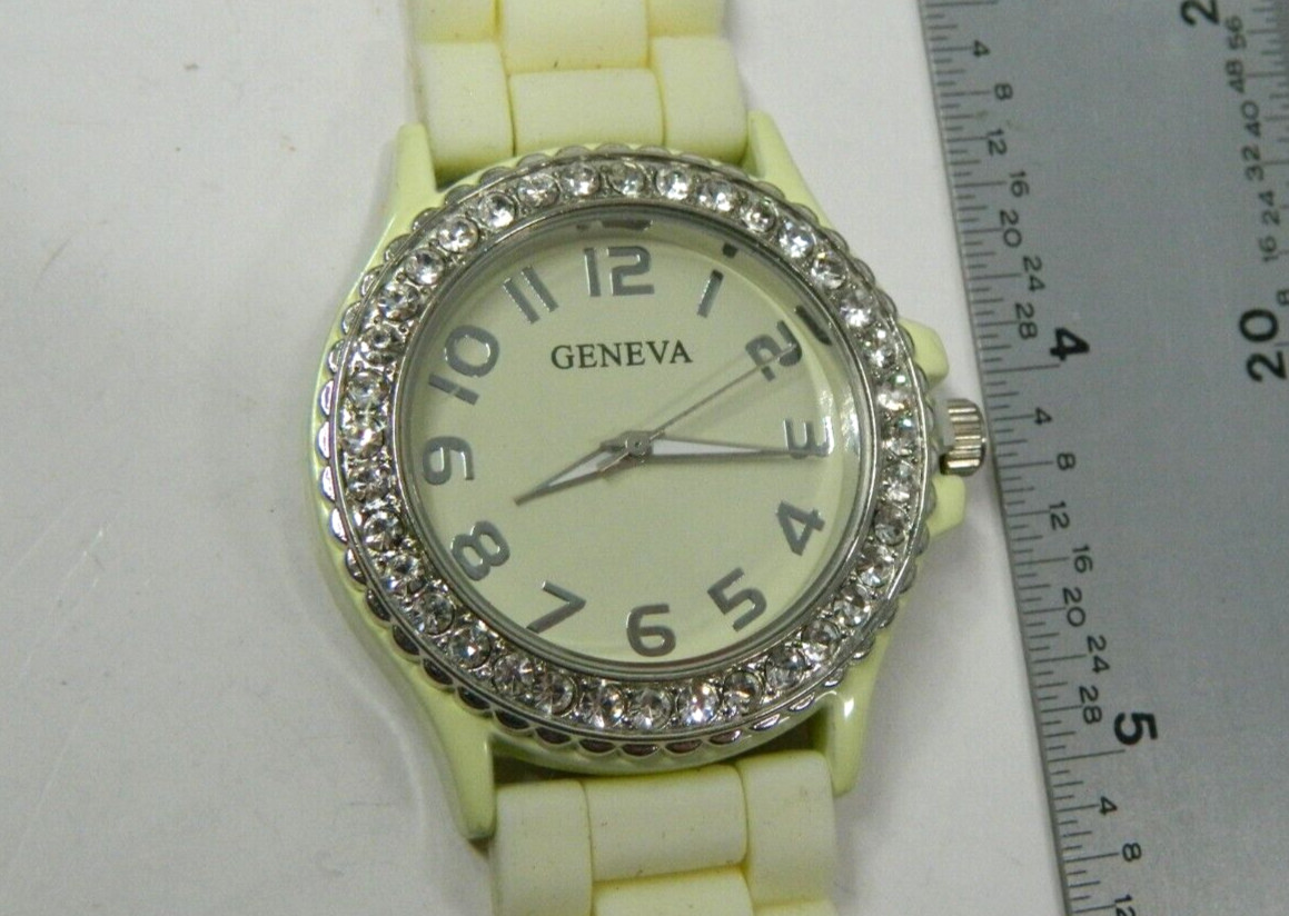 Casual ivory/off-white colored silicon band large Face Geneva watch
