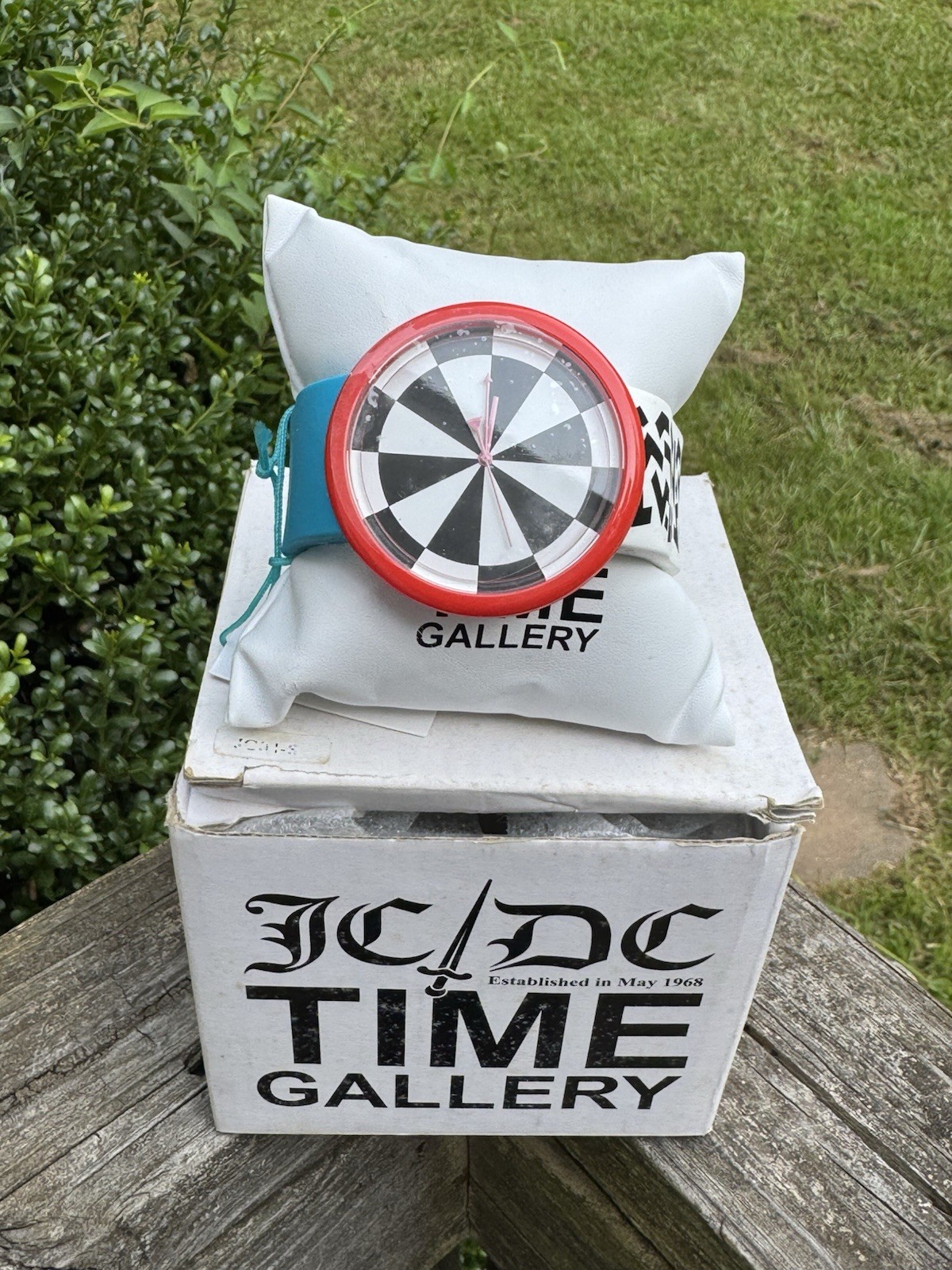 JCDC Time Gallery Quartz Analog Watch Geometric Dial Red Bezel Blue Strap w/ Box