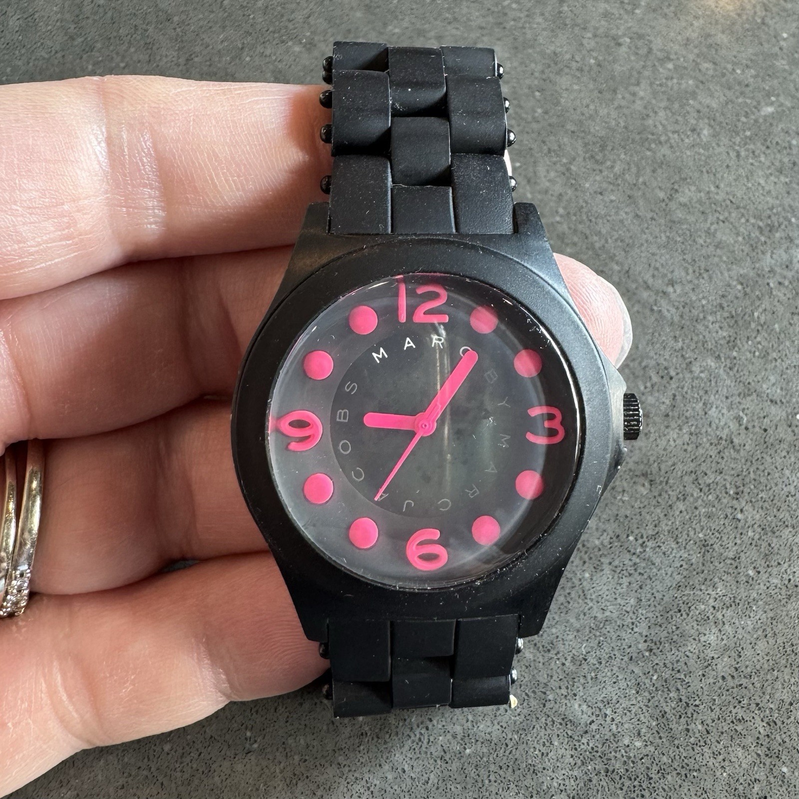 Marc By Marc Jacobs Womens Pelly Watch Silicone Band Black Pink Logo Lux F1123