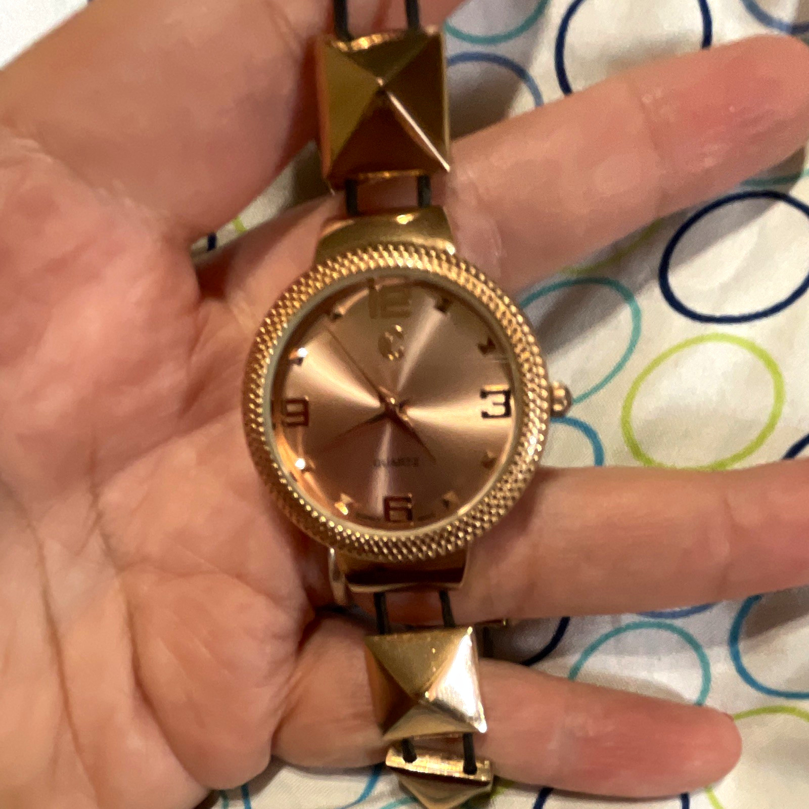 Women’s Quartz Analog Wristwatch Gold Tone Bracelet Arabic Numerals SS Case