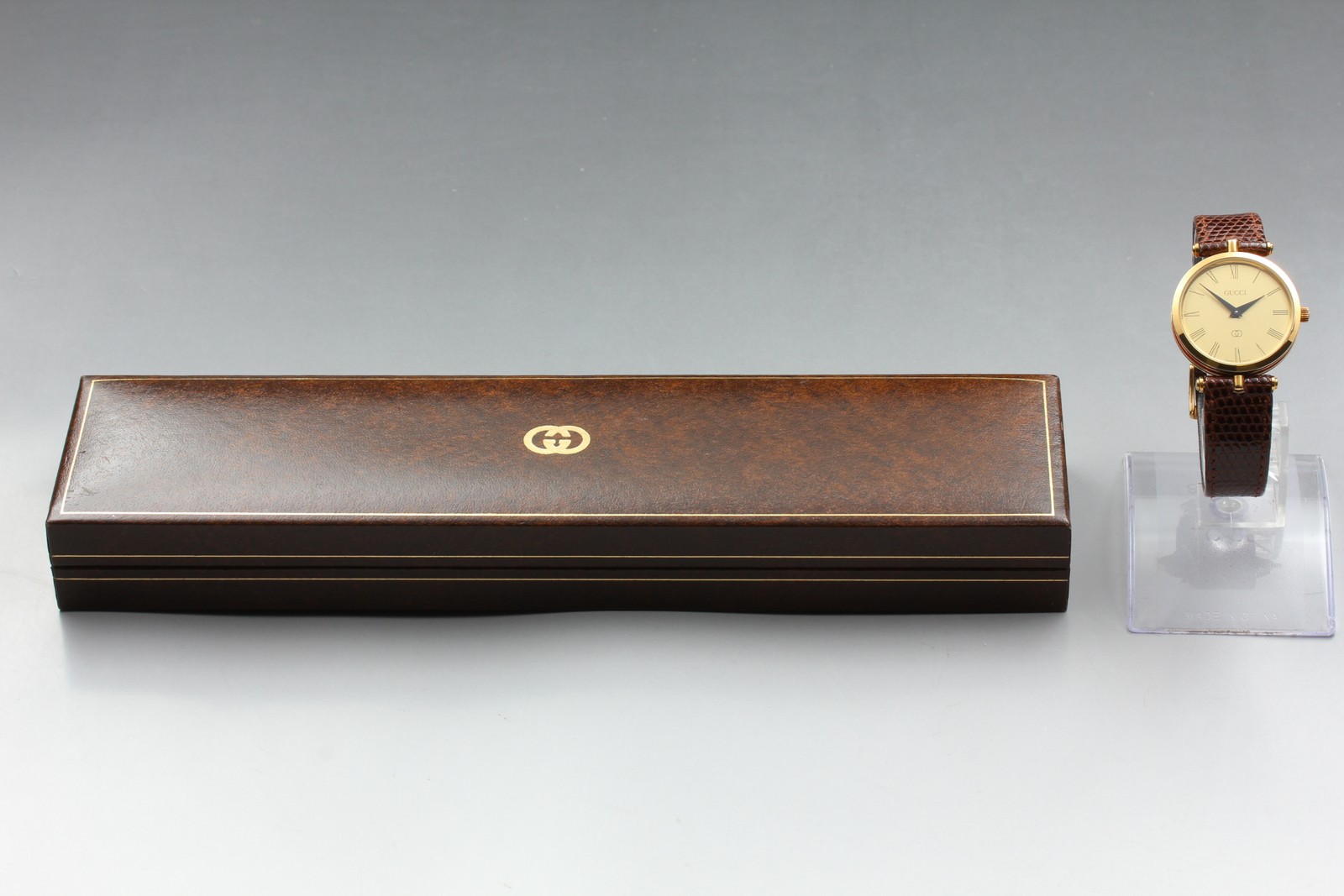 [MINT w/Box] GUCCI 2000M 30mm Sherry Line Gold Roman Qz Men’s Watch From Japan
