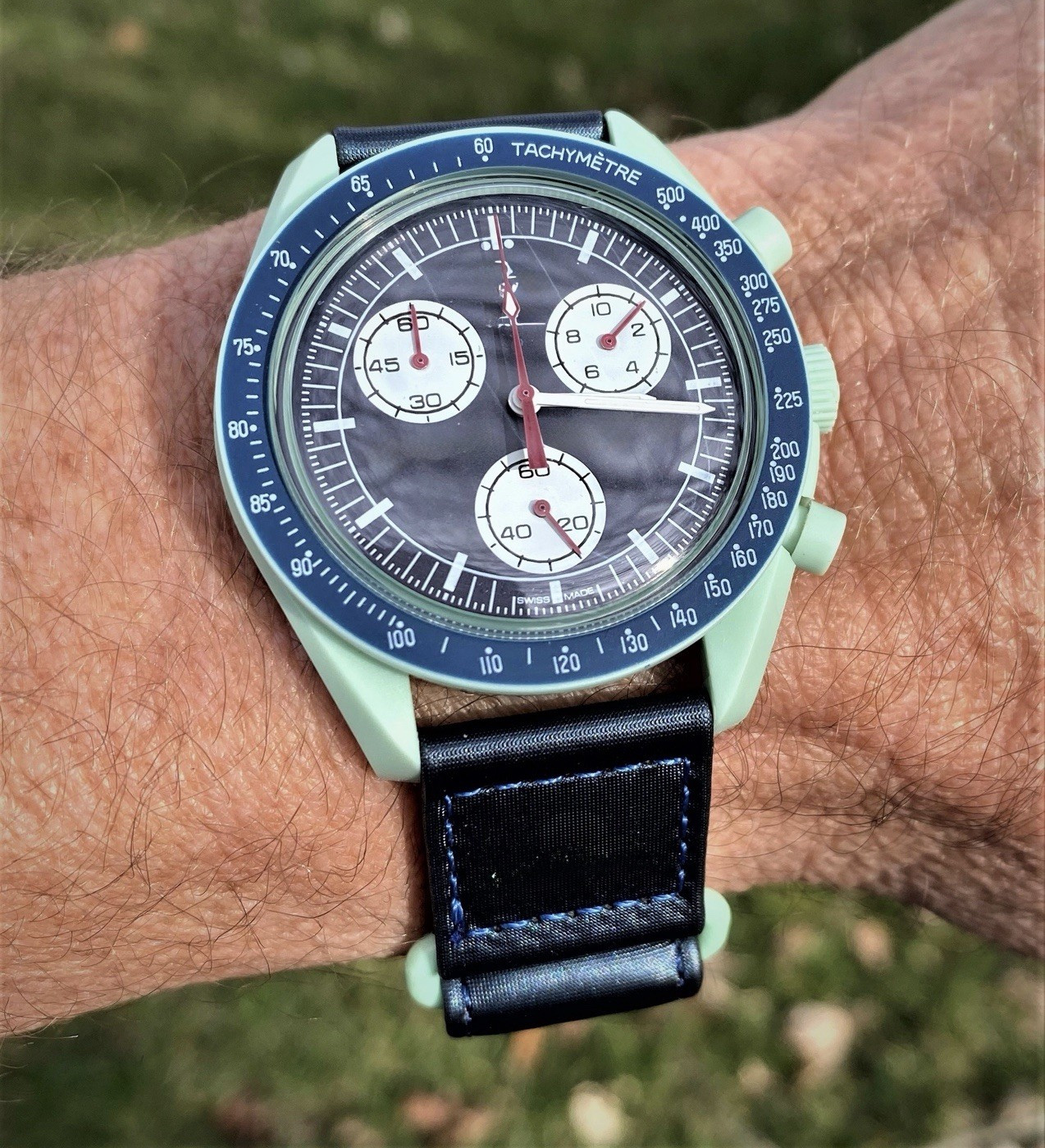 Men’s Analog Chronograph Tachymeter Watch Black Dial Blue Leather Strap