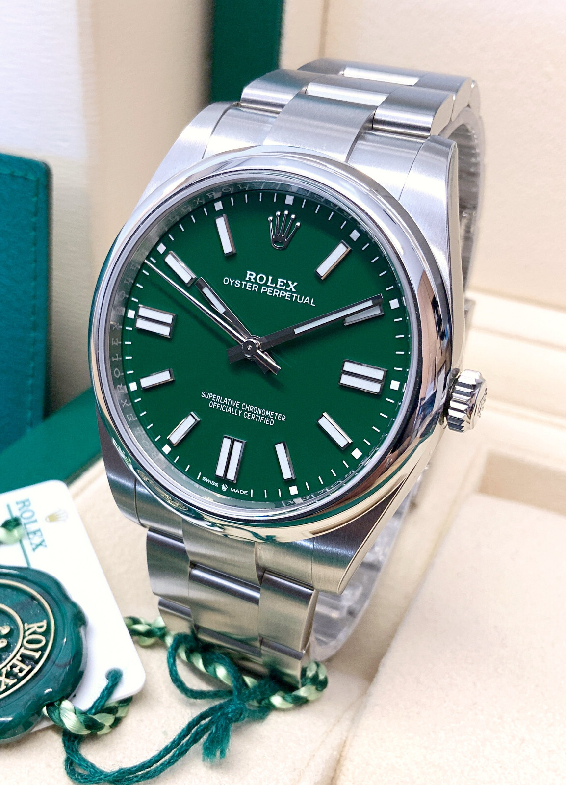 Rolex Oyster Perpetual 41mm Green Novelty Superalloy 904L Stainless Steel 124300