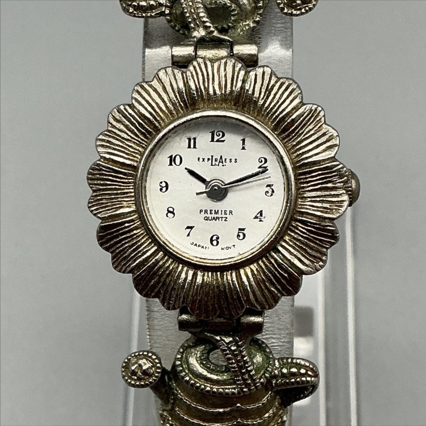 Express LA Womens Watch 24mm Silver Tone Garden Bracelet LAX1109 New Battery 7″