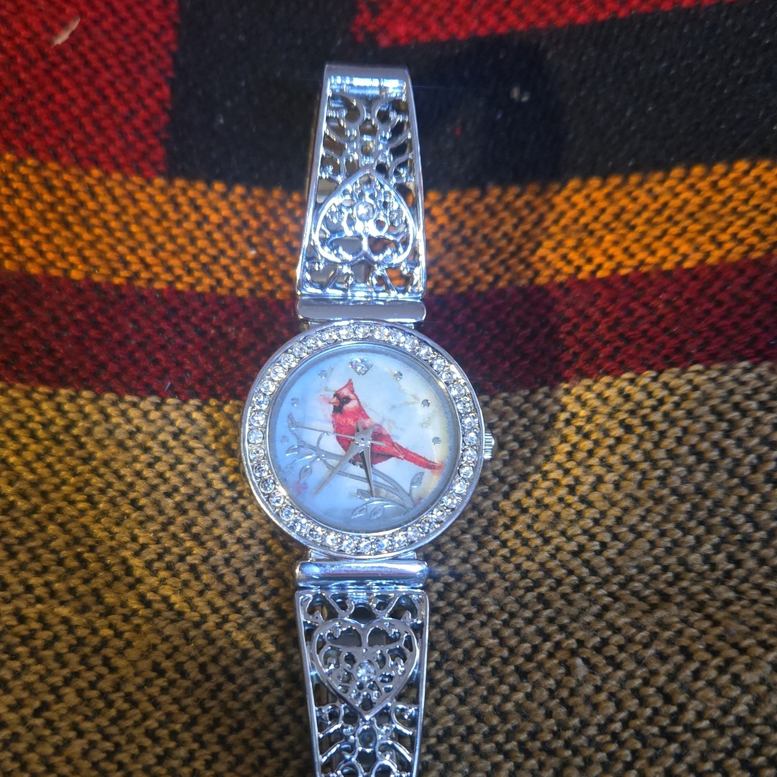 Women’s Quartz Analog Wristwatch Cardinal Dial Silver Tone Bracelet Gem Bezel